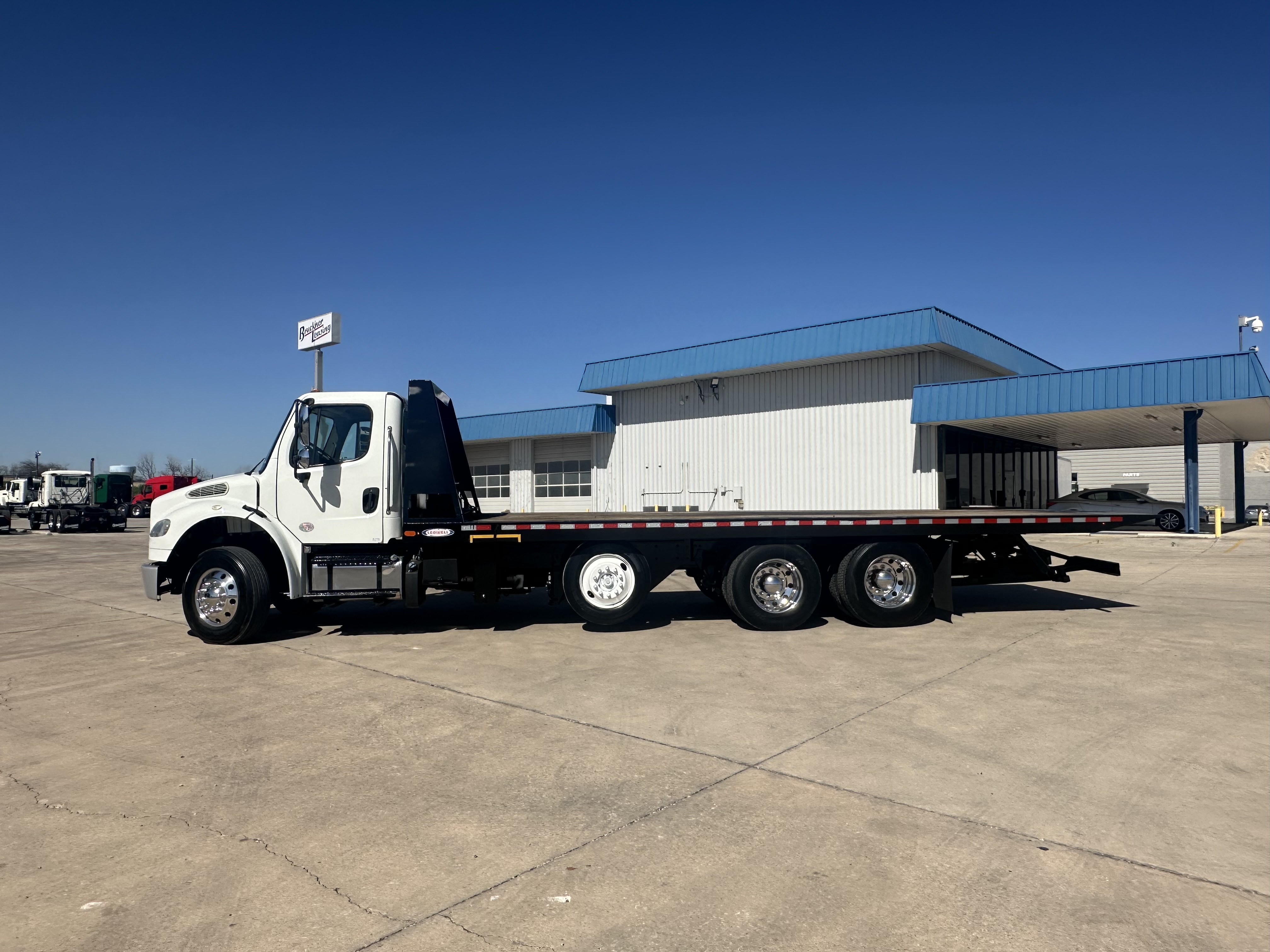 2019 Freightliner M2 106 - image 4