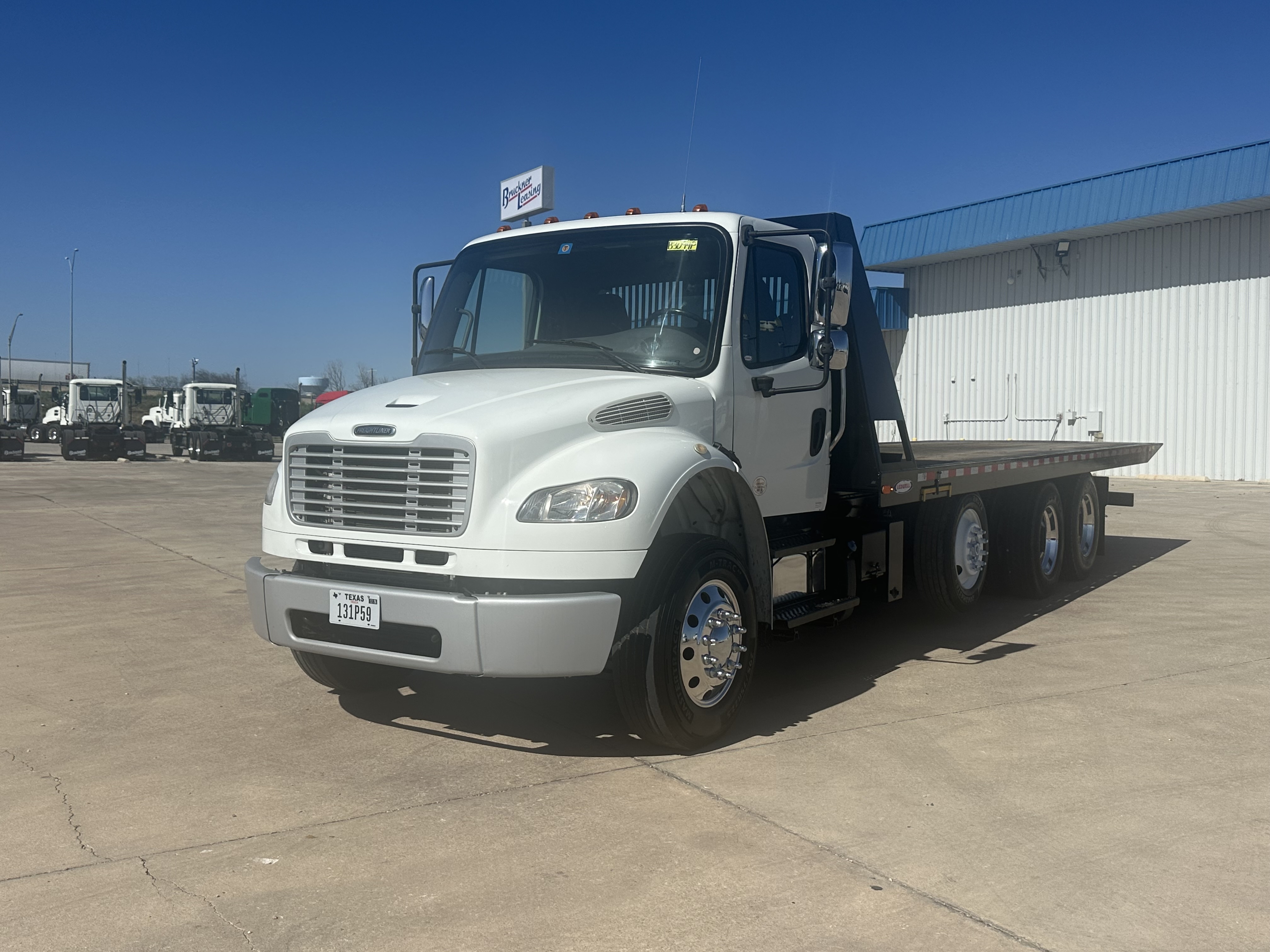 2019 Freightliner M2 106 - image 2