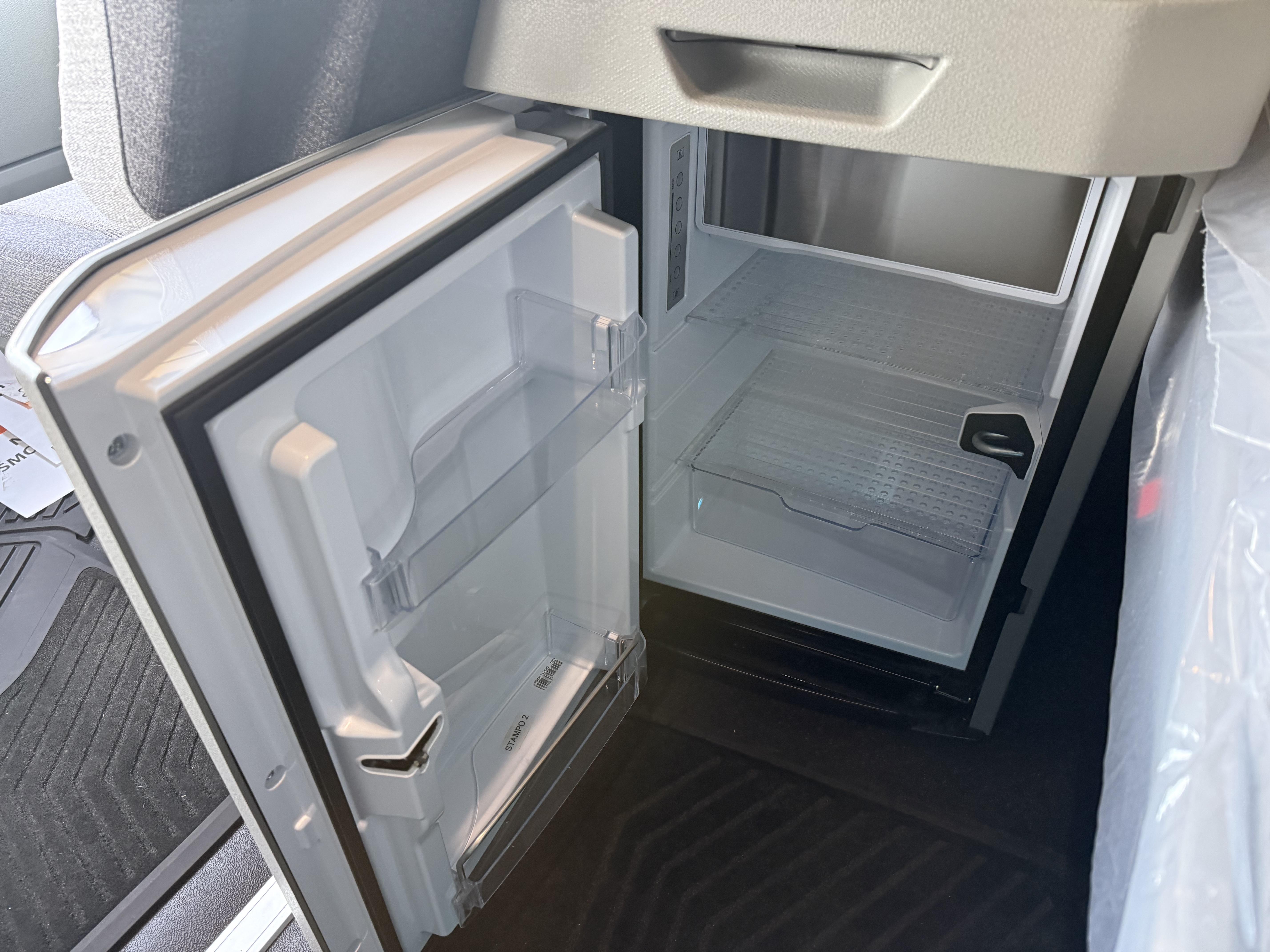 2027 Volvo - image 14