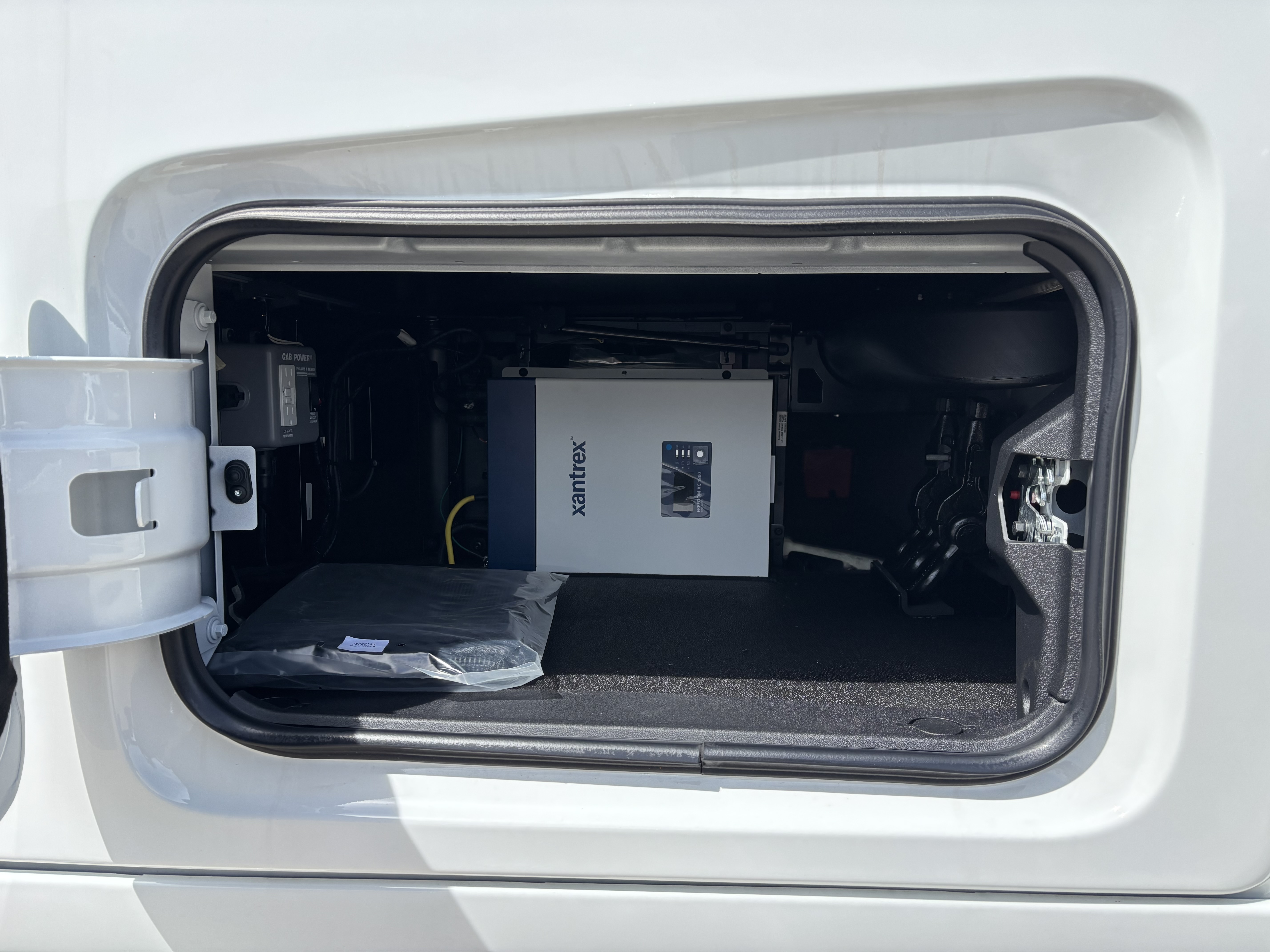 2027 Volvo - image 10