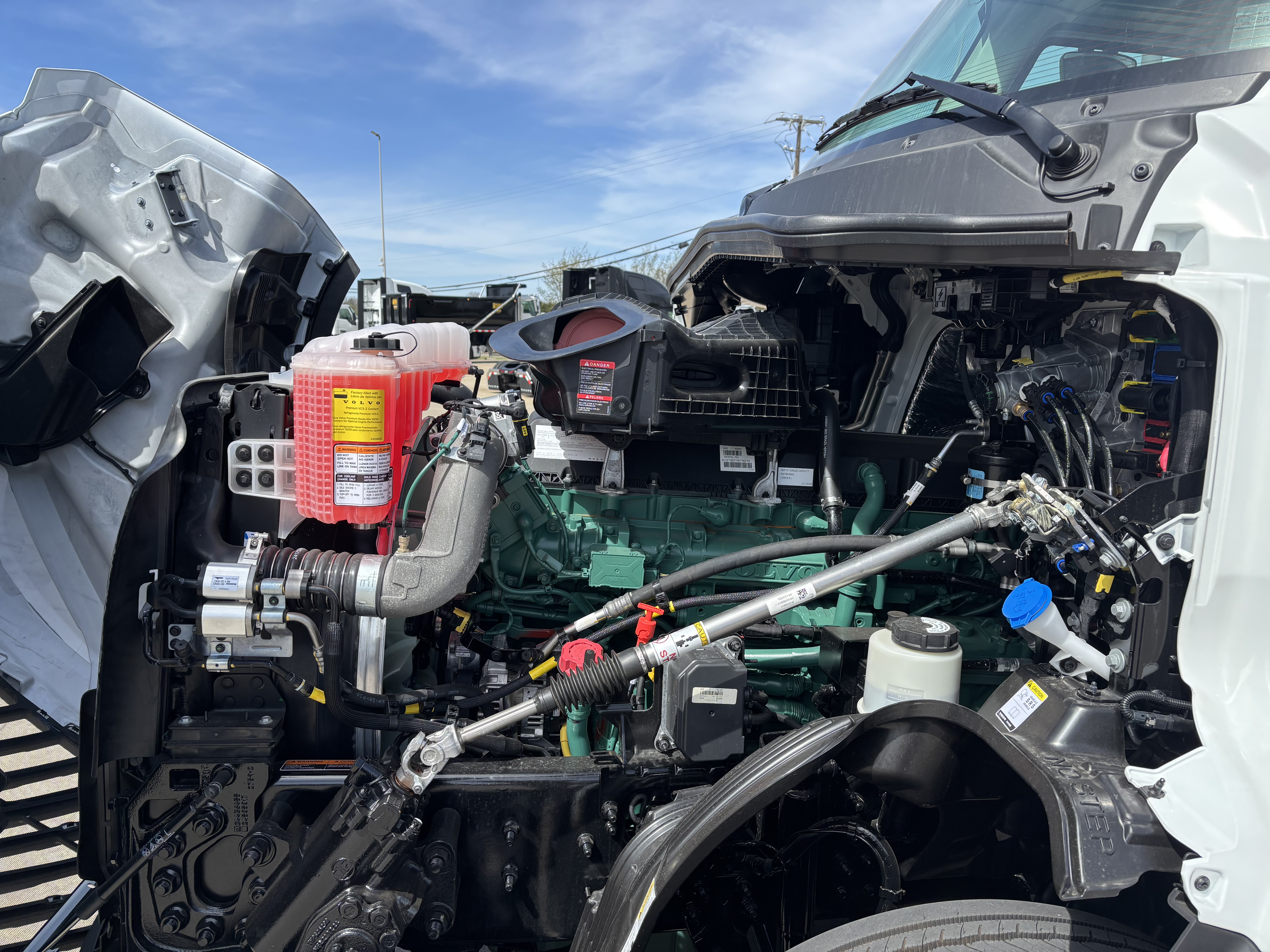 2027 Volvo - image 11