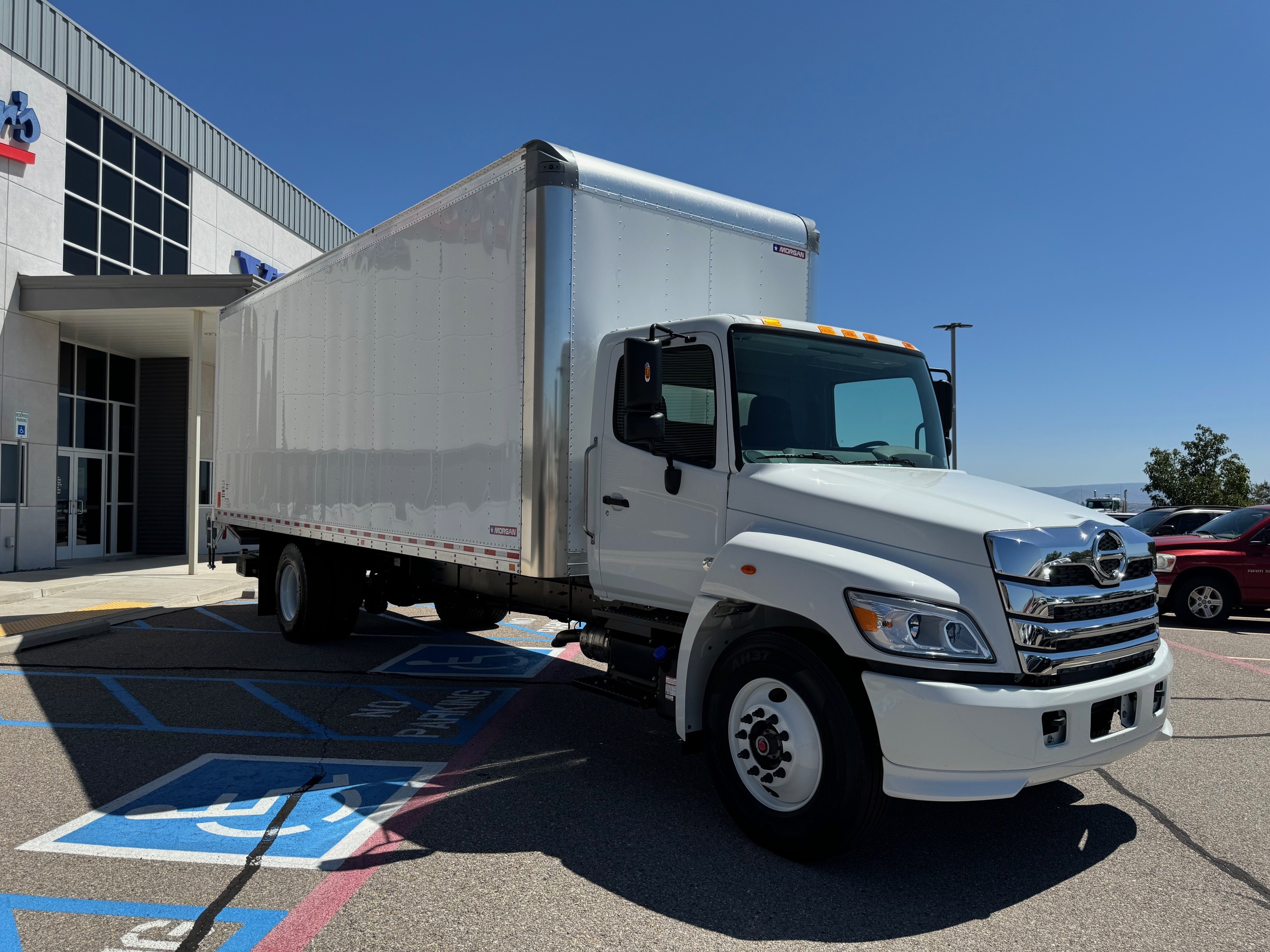 2025 Hino L6 - image 3