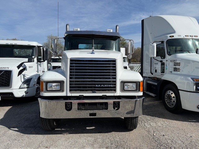 2018 Mack - image 2