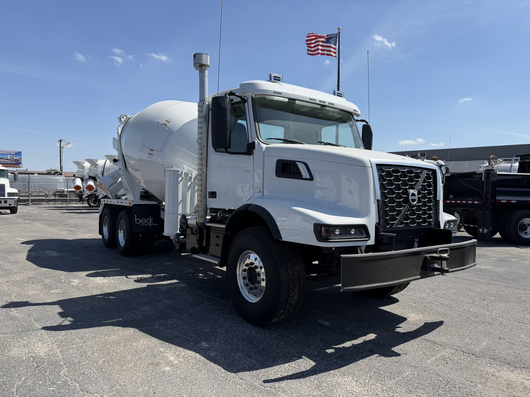 2026 Volvo - image 3