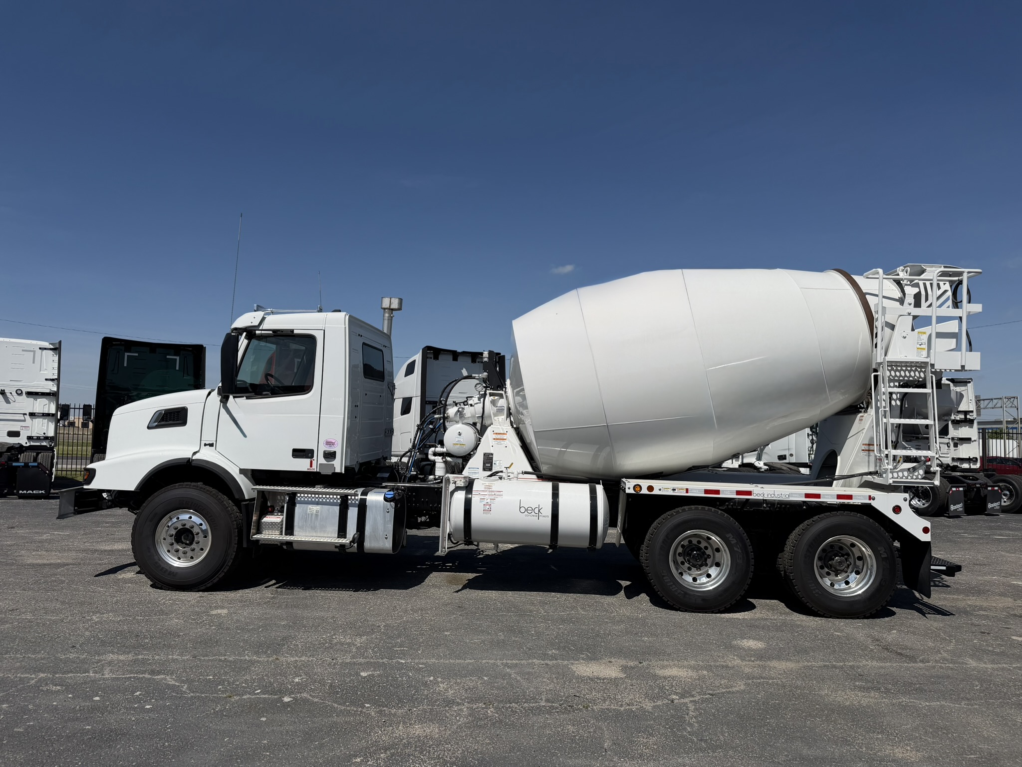 2026 Volvo - image 6