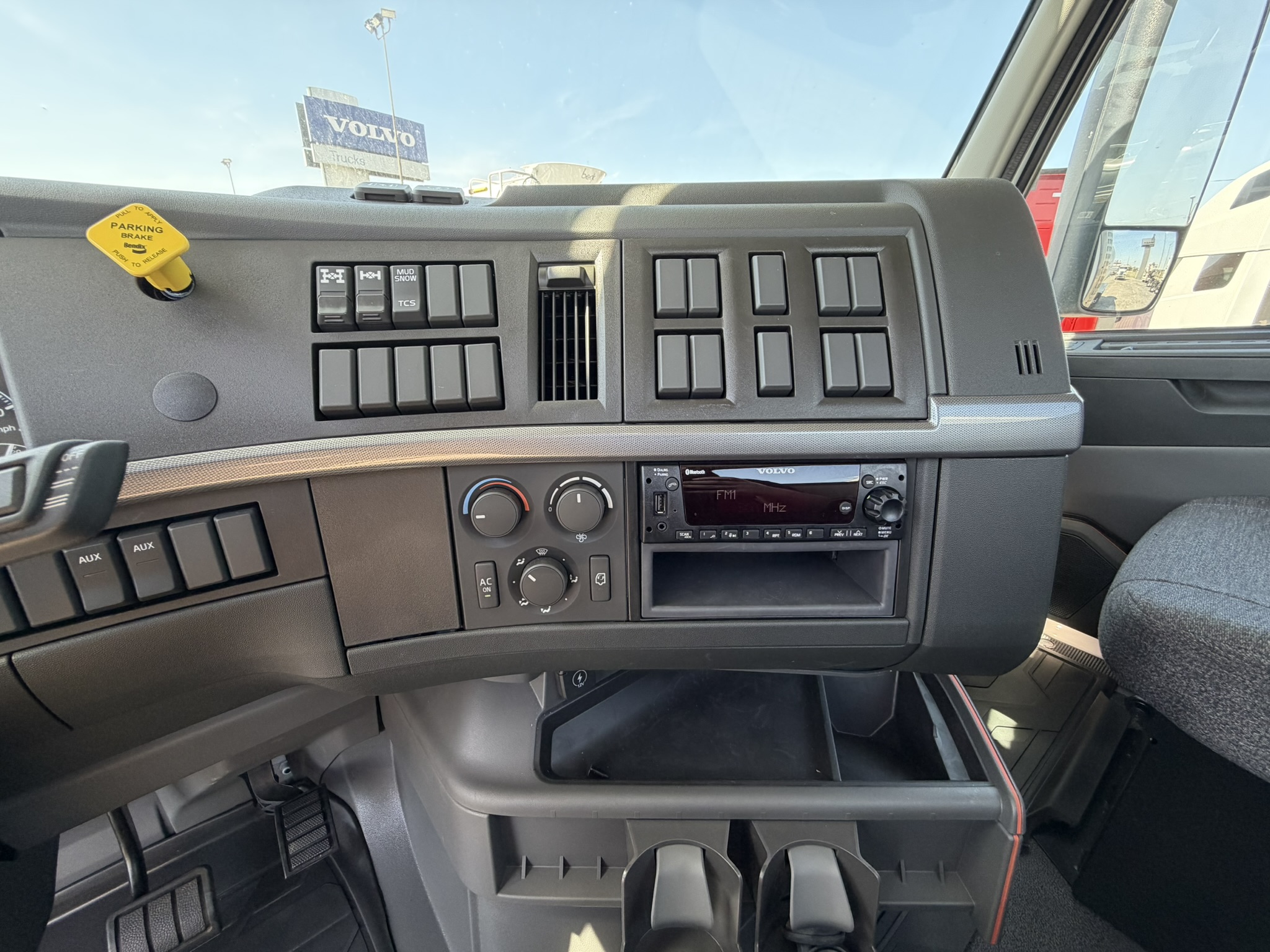 2026 Volvo - image 10