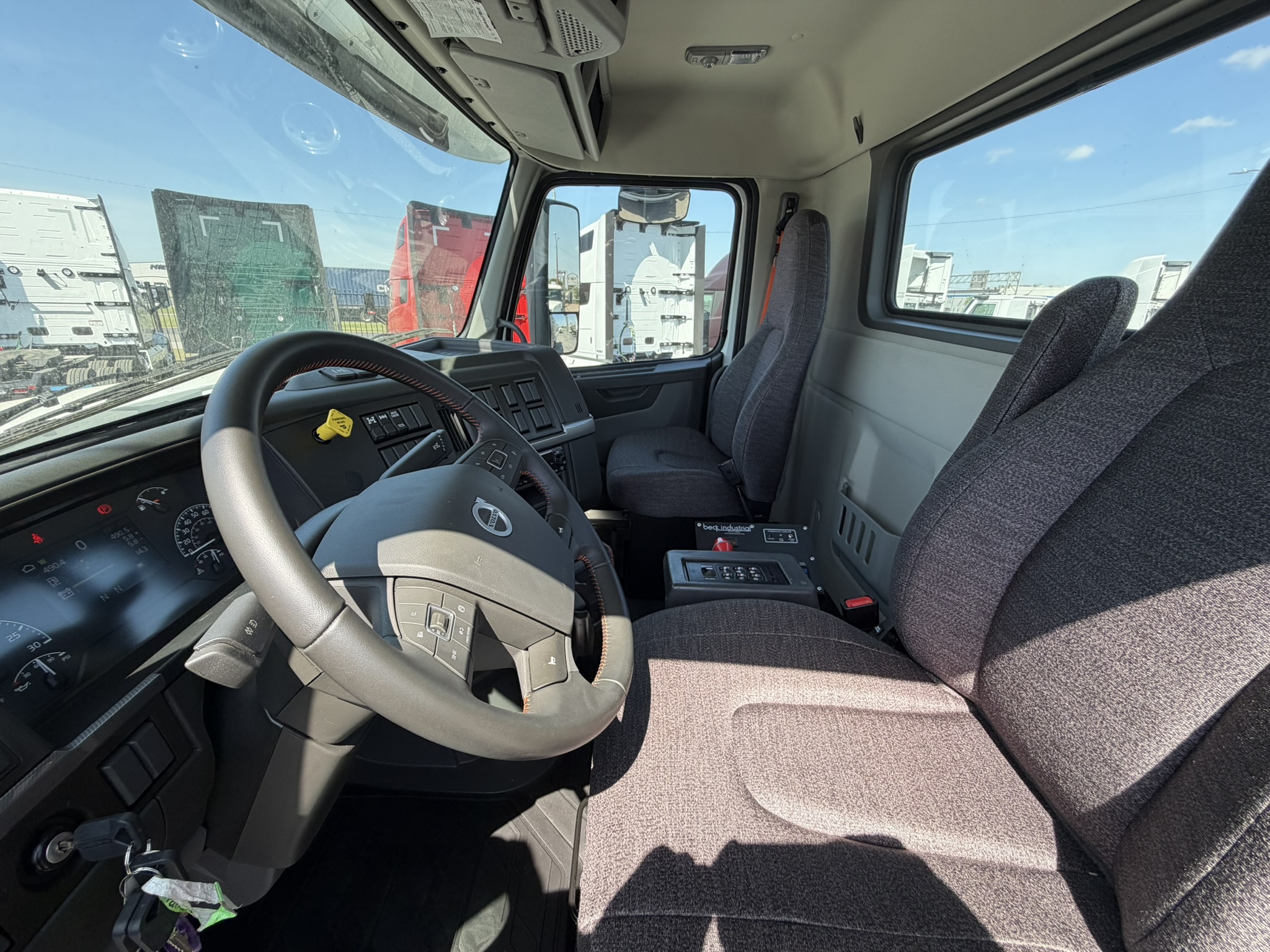 2026 Volvo - image 8