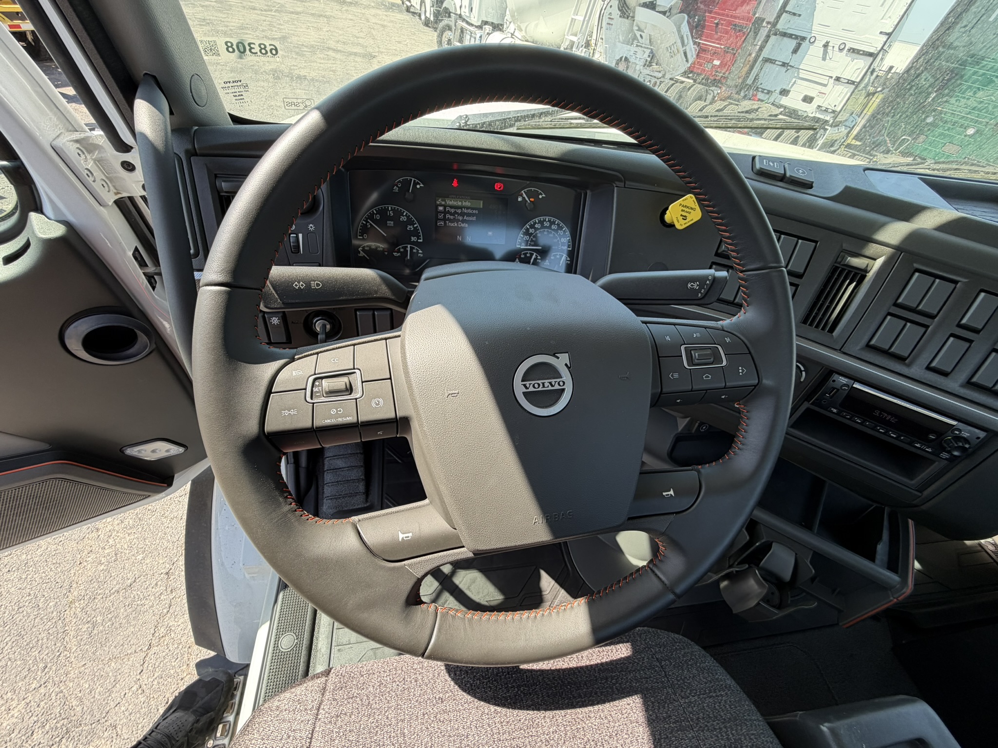 2026 Volvo - image 9