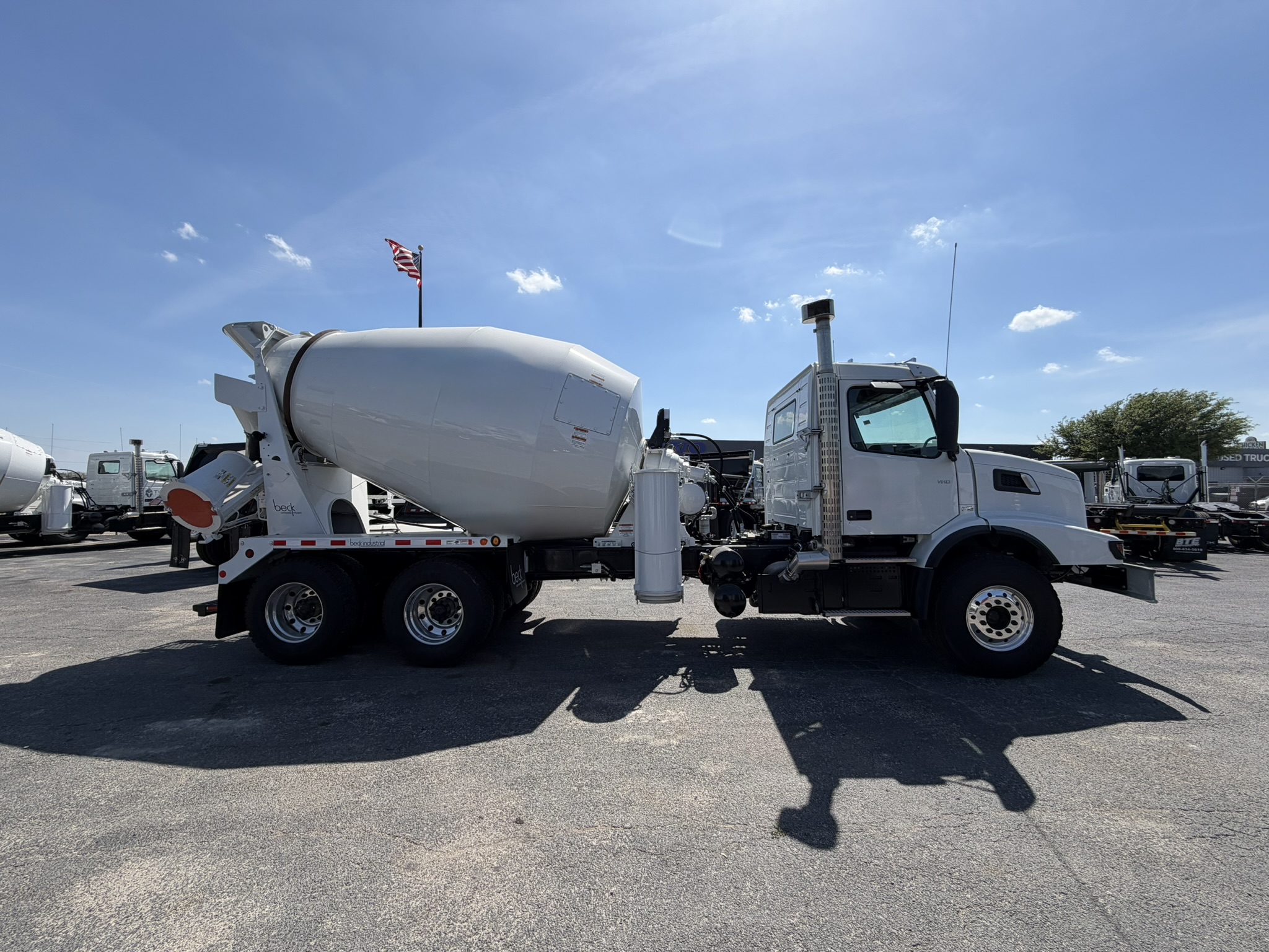 2026 Volvo - image 5