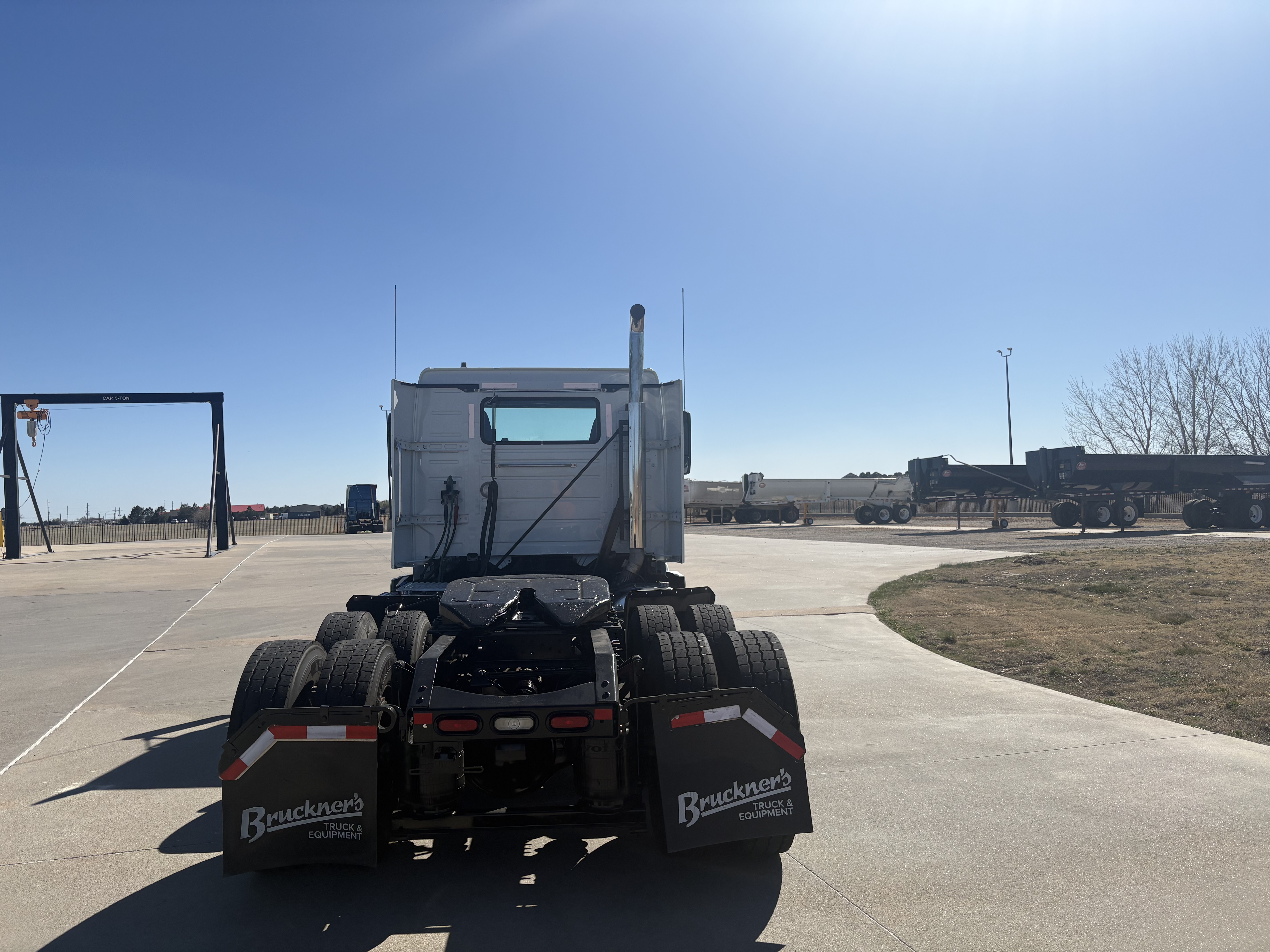 2020 Volvo - image 6