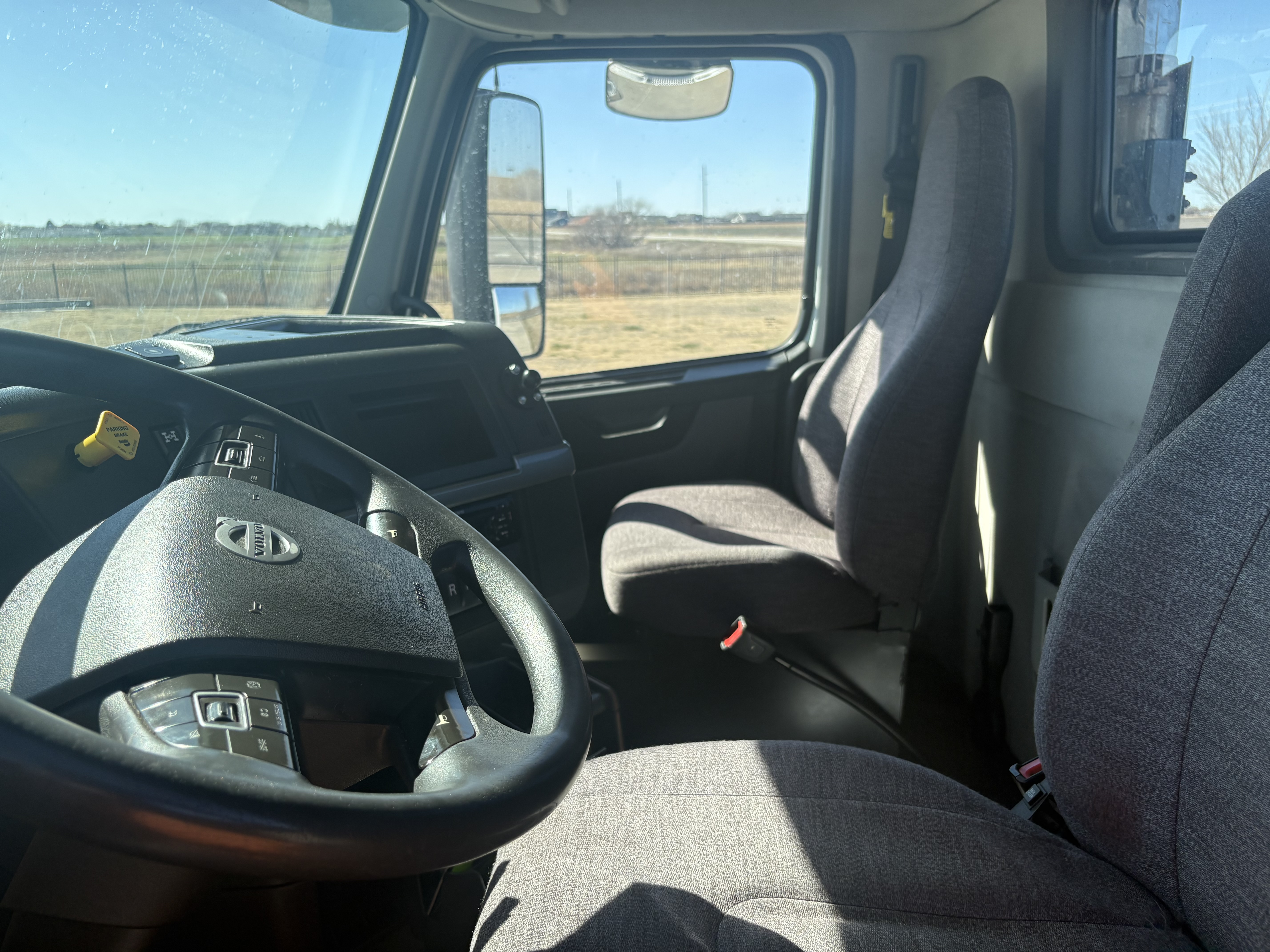 2020 Volvo - image 7