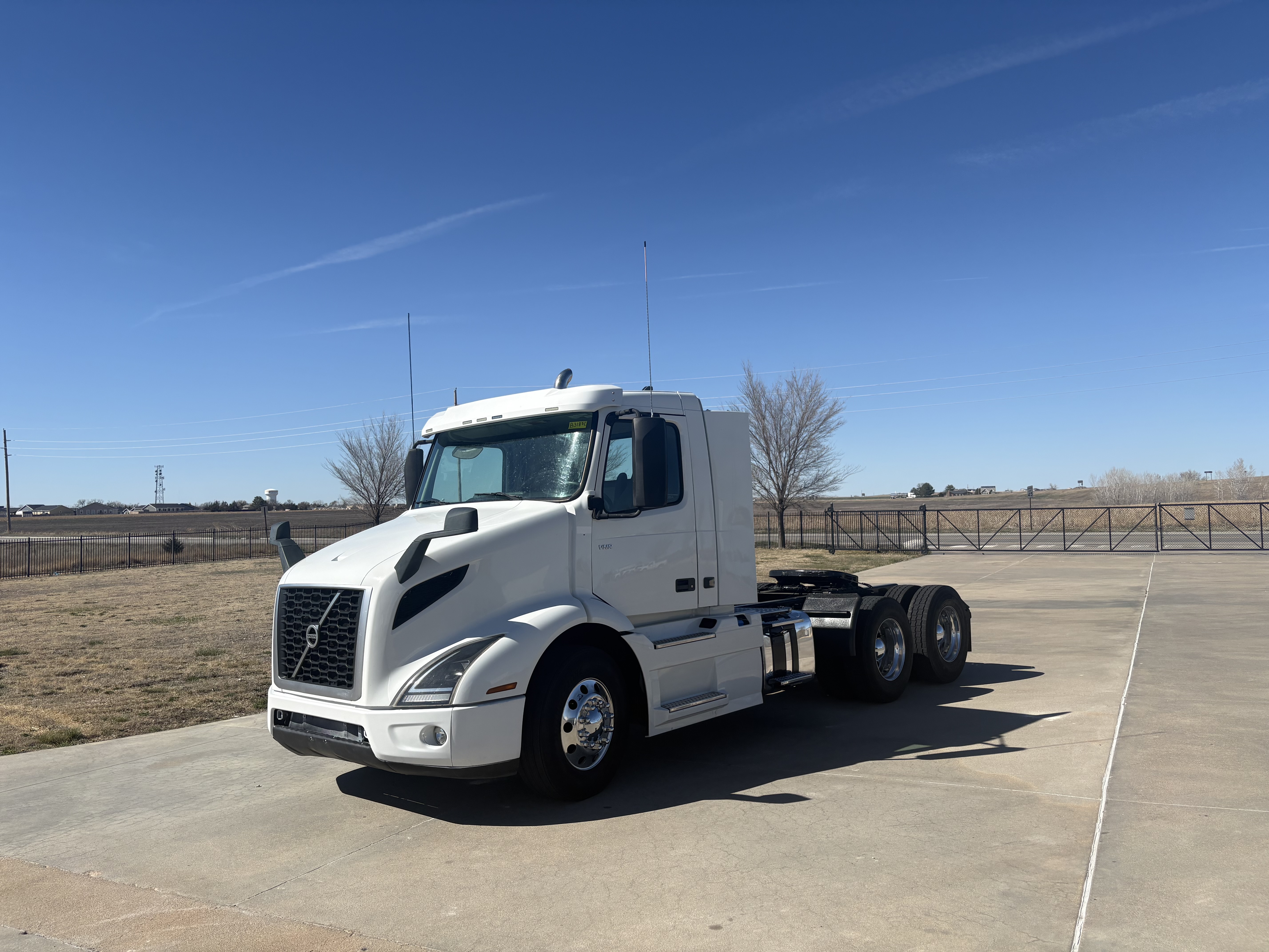 2020 Volvo - image 2