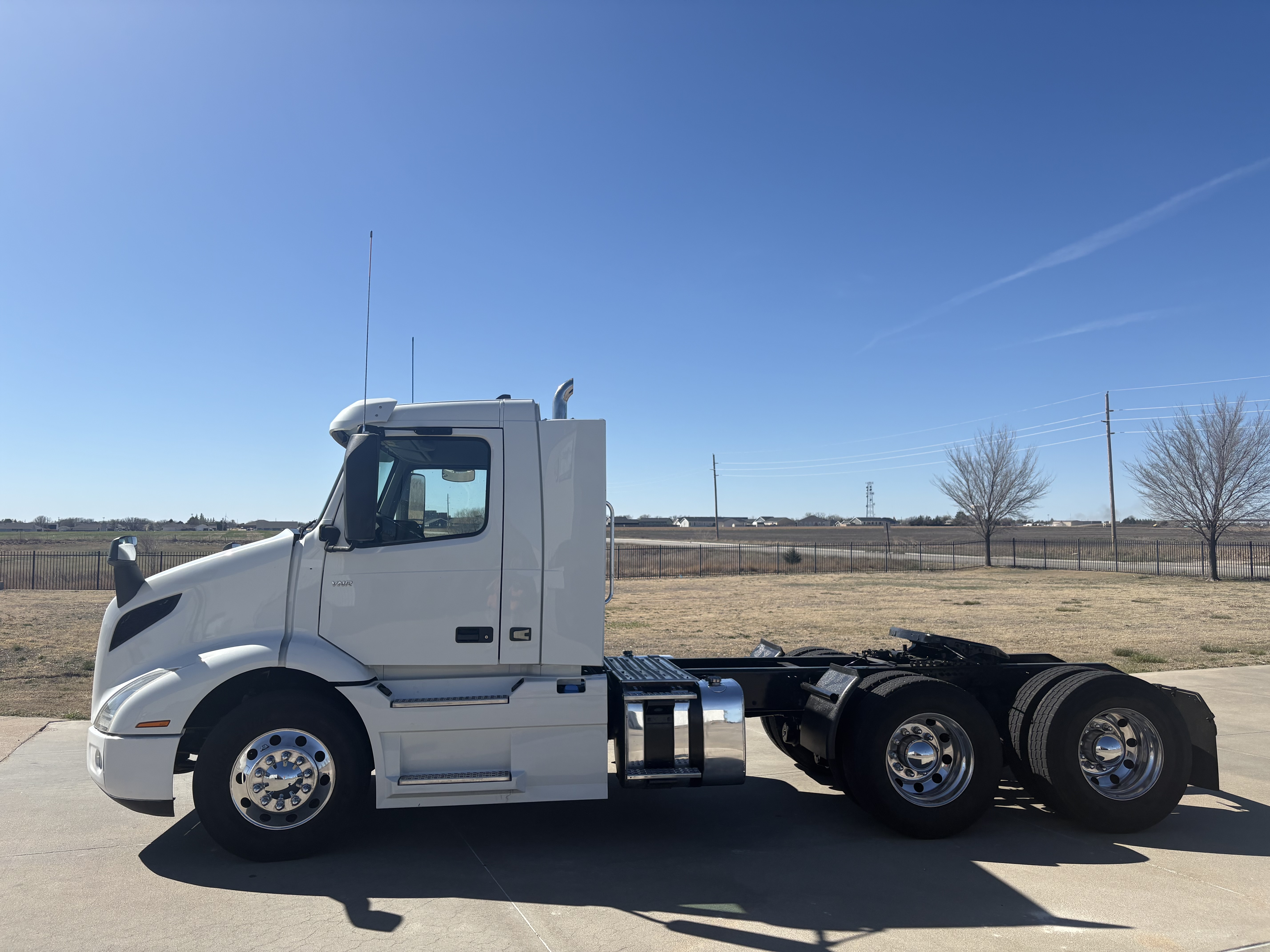 2020 Volvo - image 3