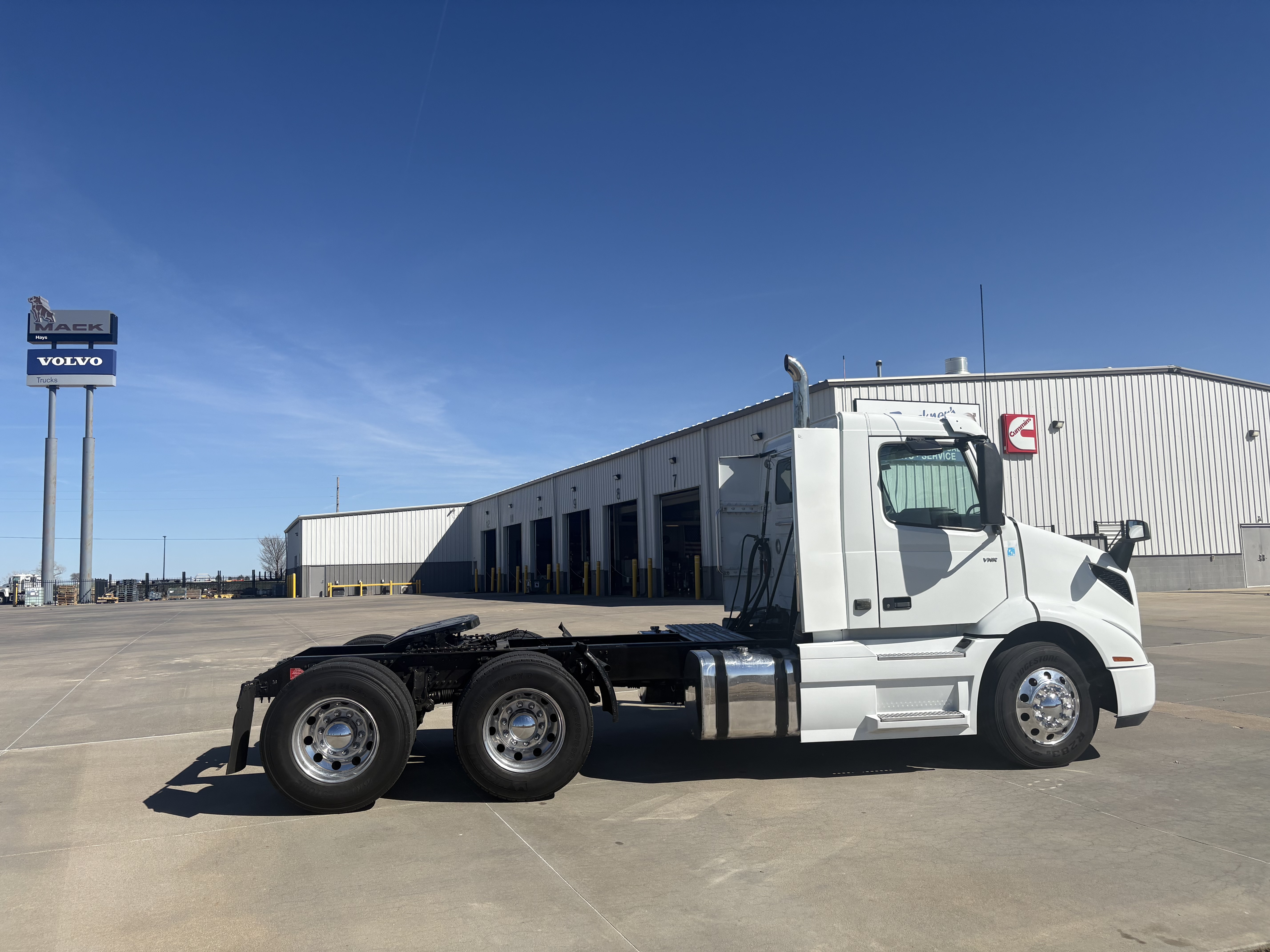 2020 Volvo - image 4