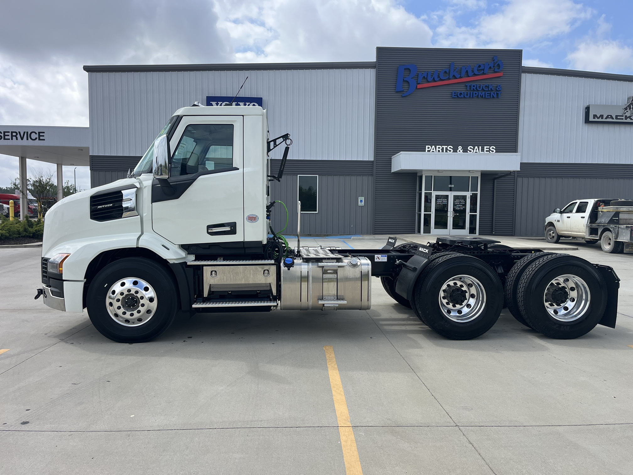 2027 Mack - image 8