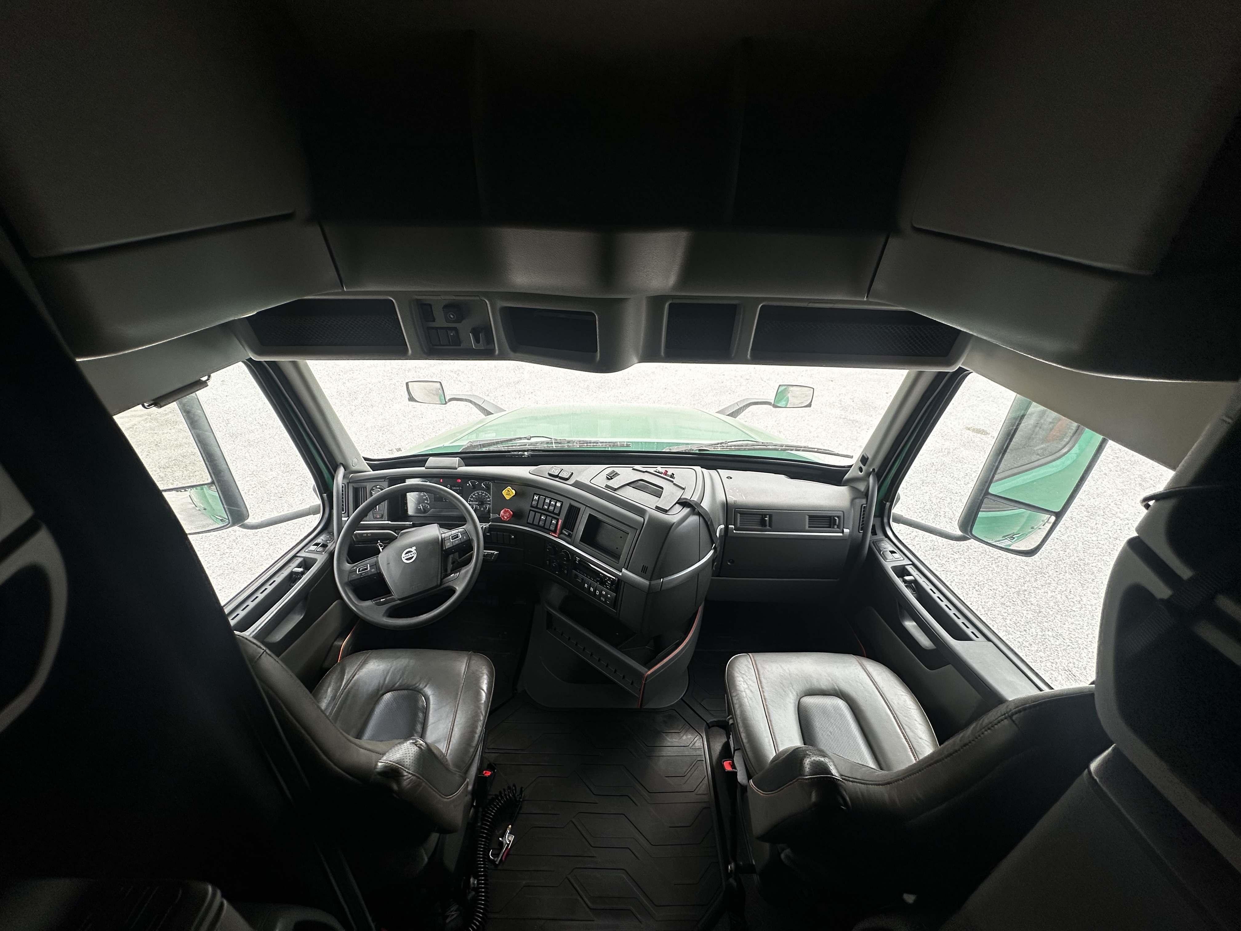 2021 Volvo - image 9