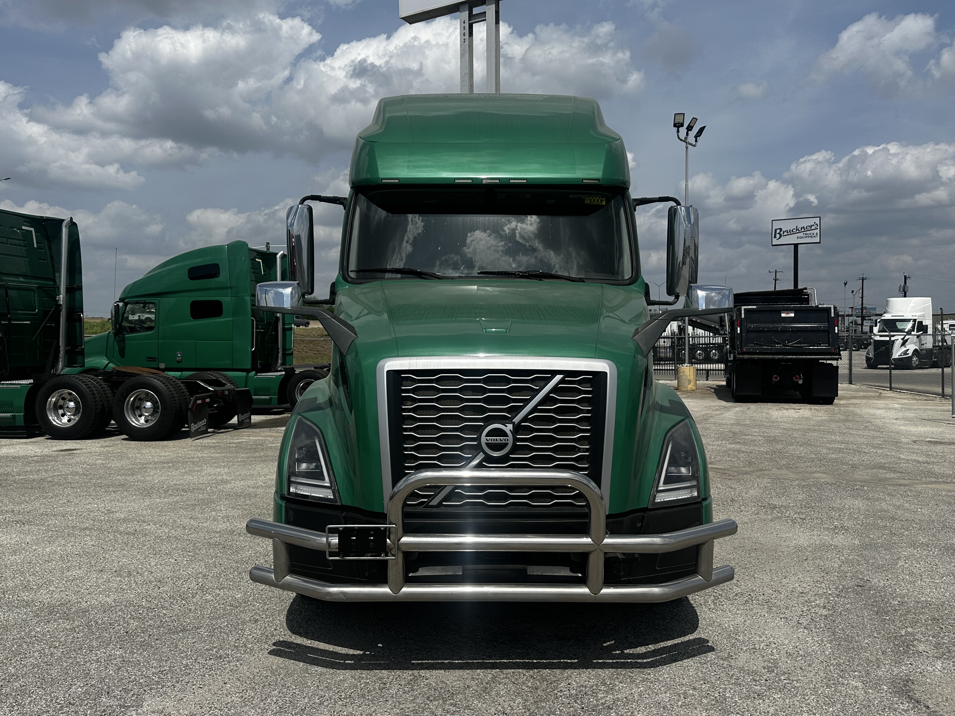 2021 Volvo - image 2