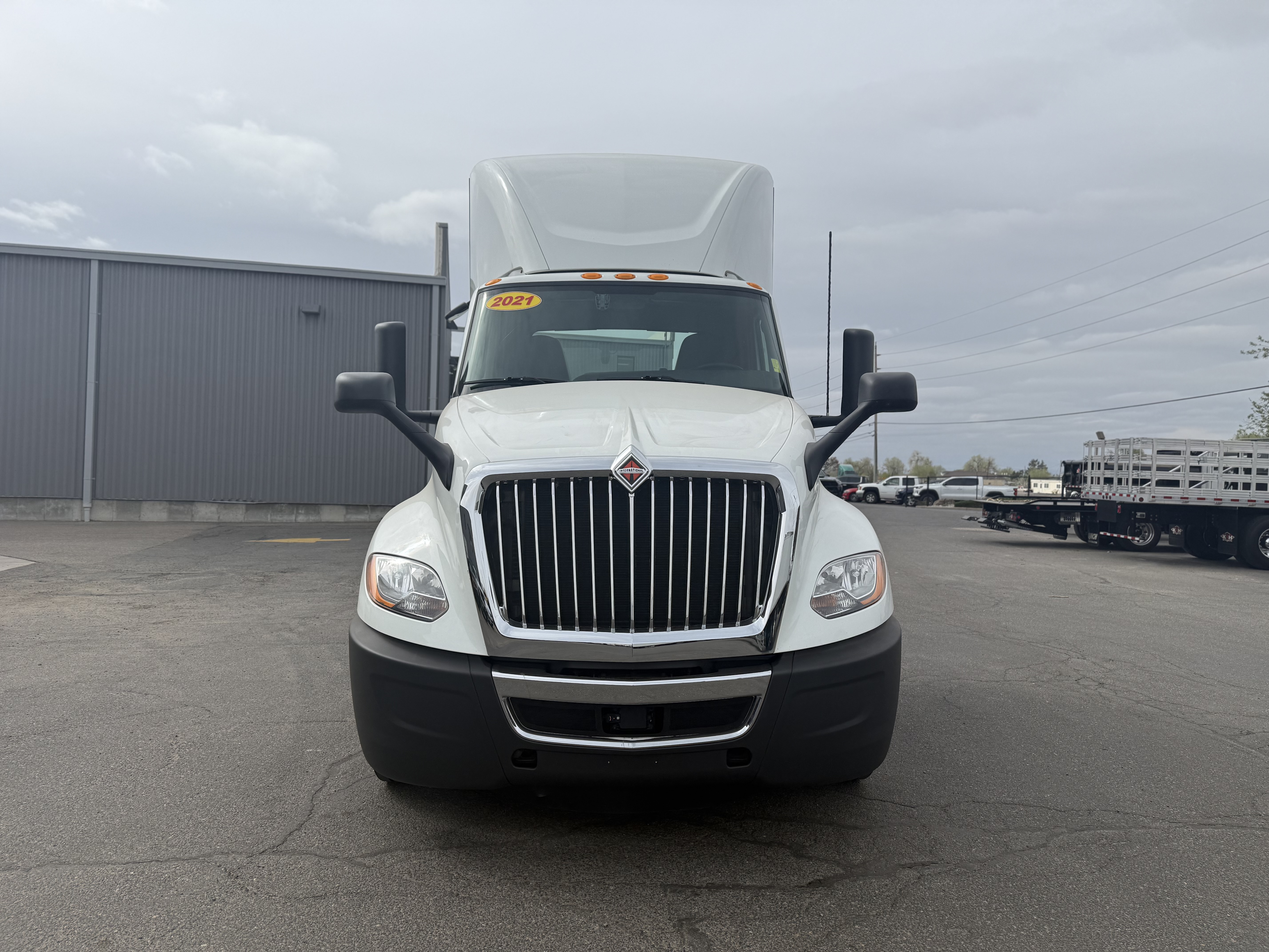 2021 International LT - image 2