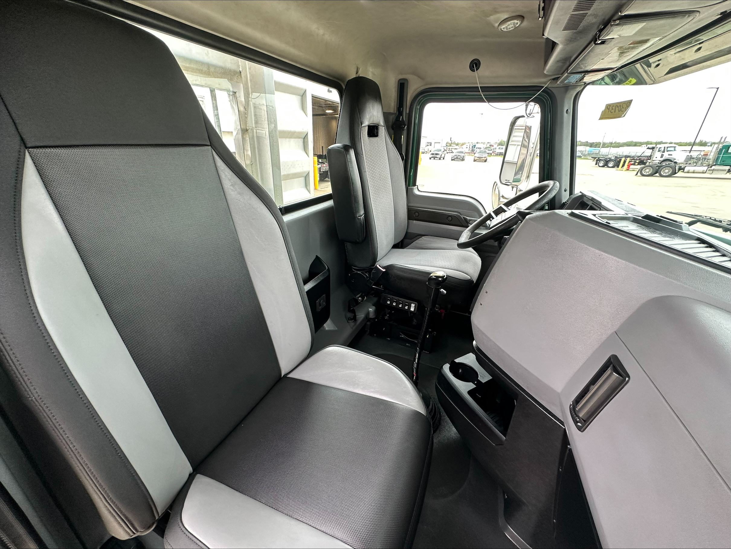 2020 Mack - image 14