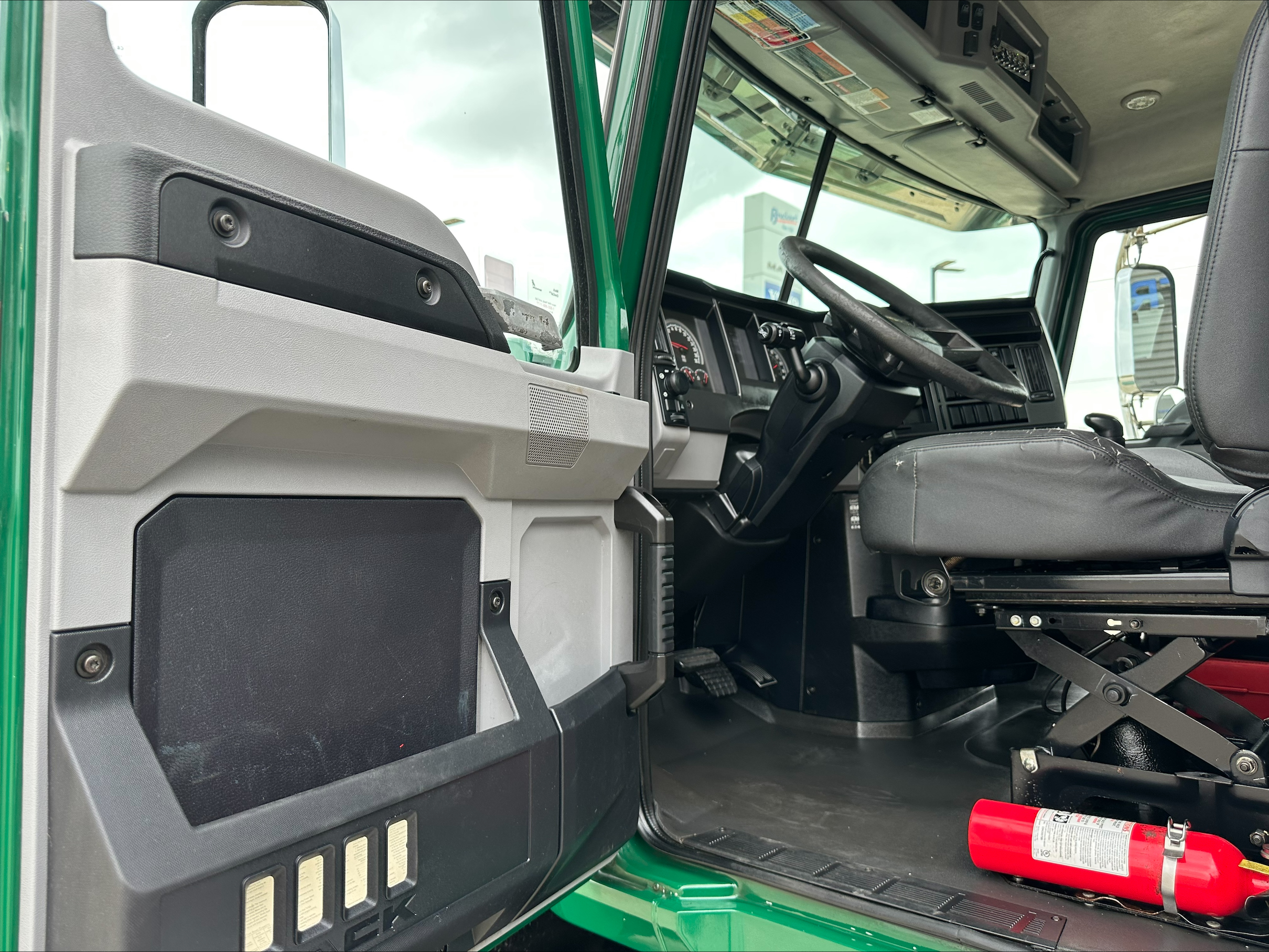 2020 Mack - image 10