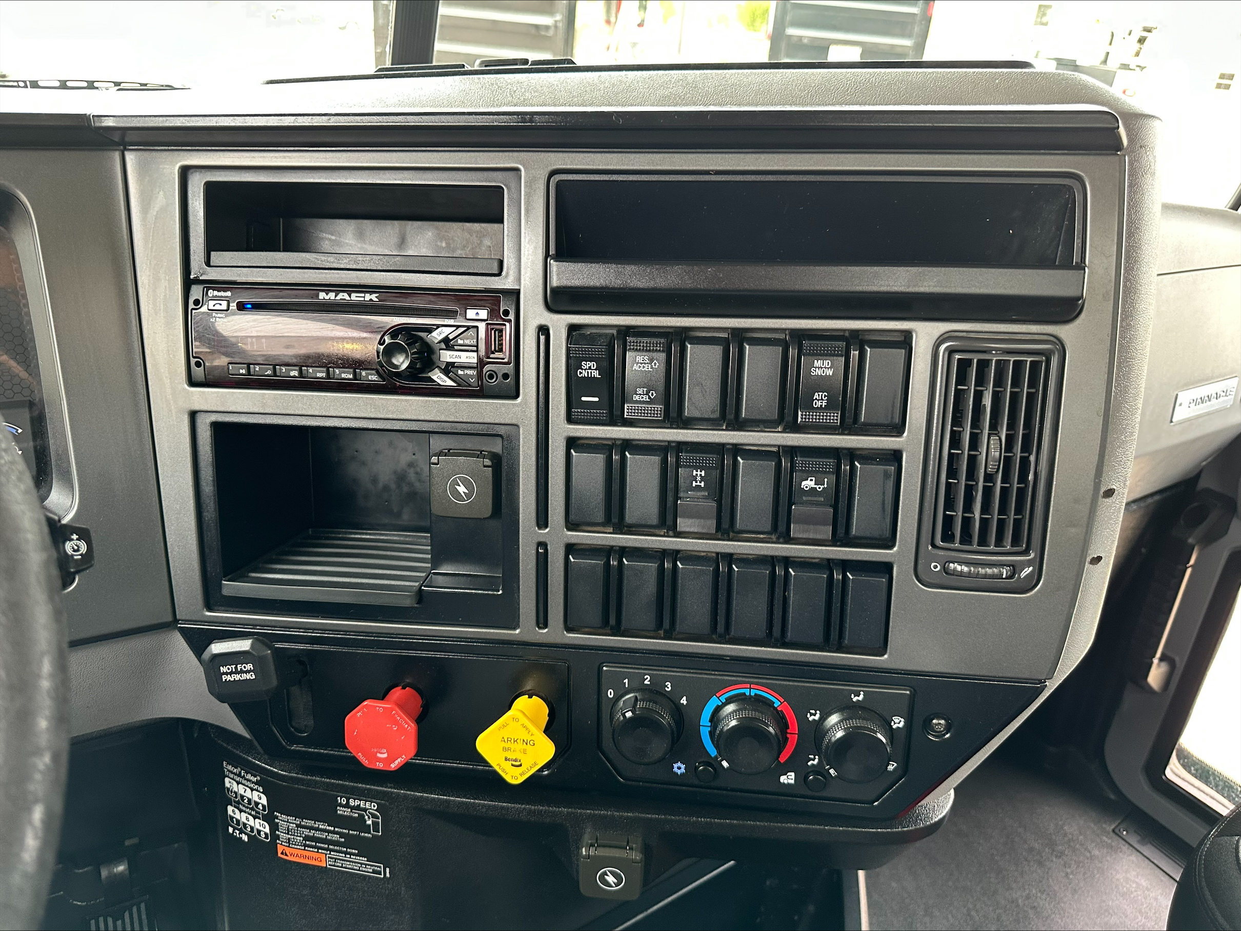 2020 Mack - image 16