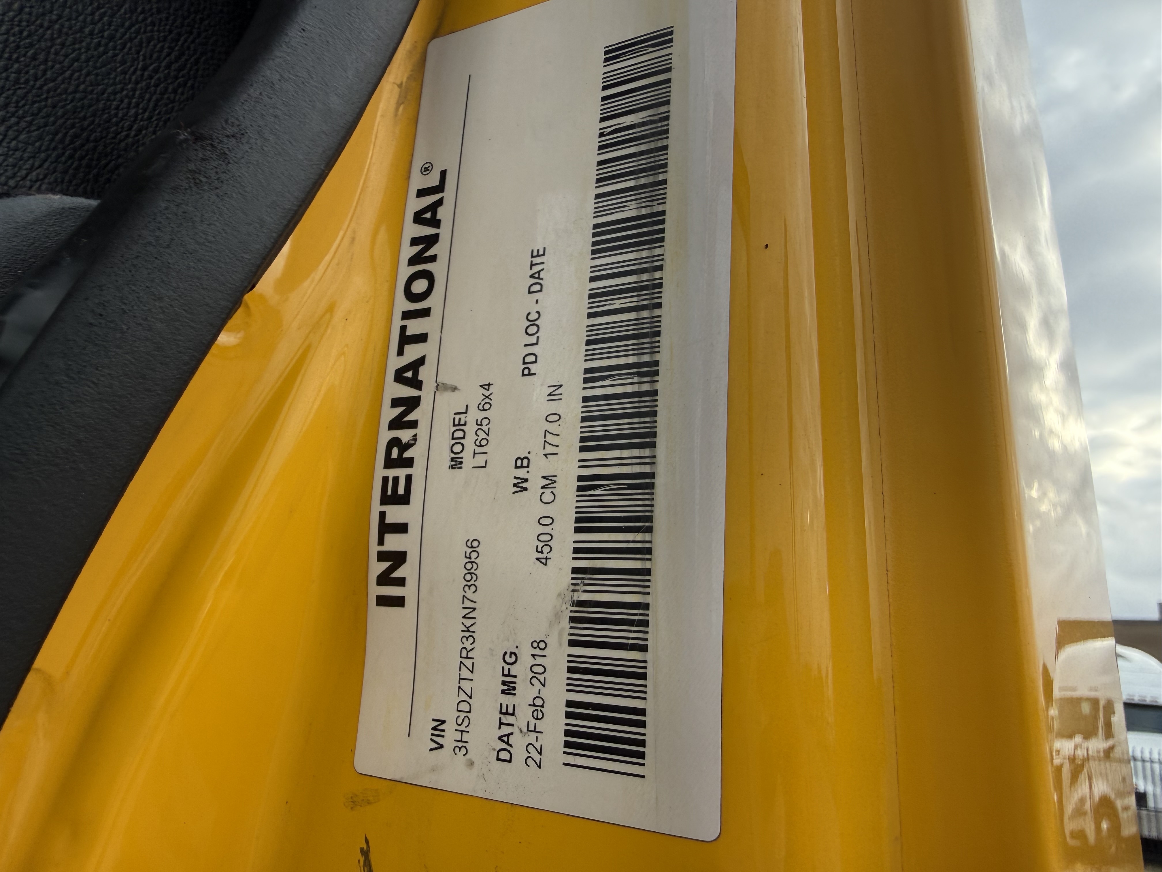 2019 International LT - image 27