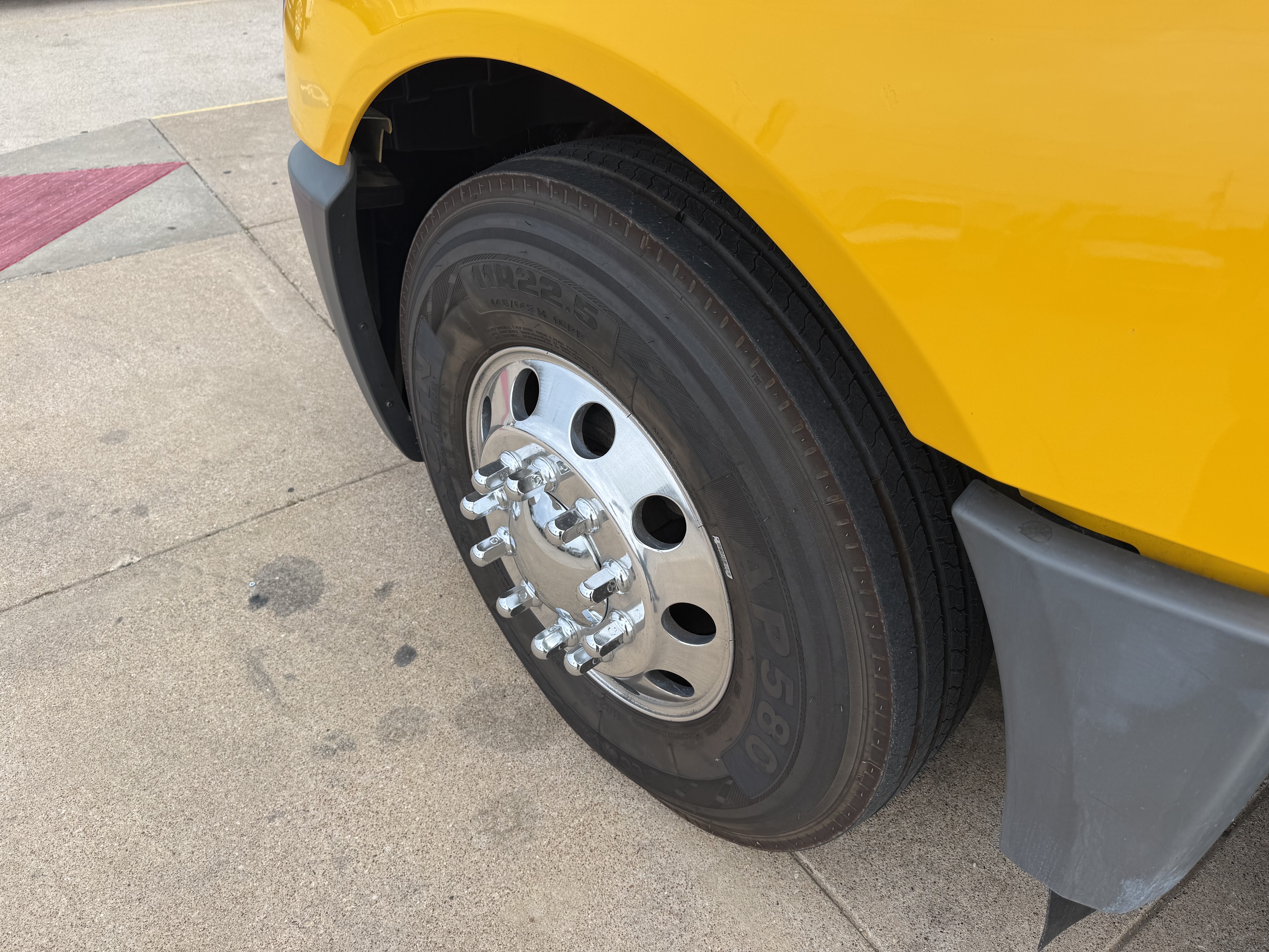 2019 International LT - image 9