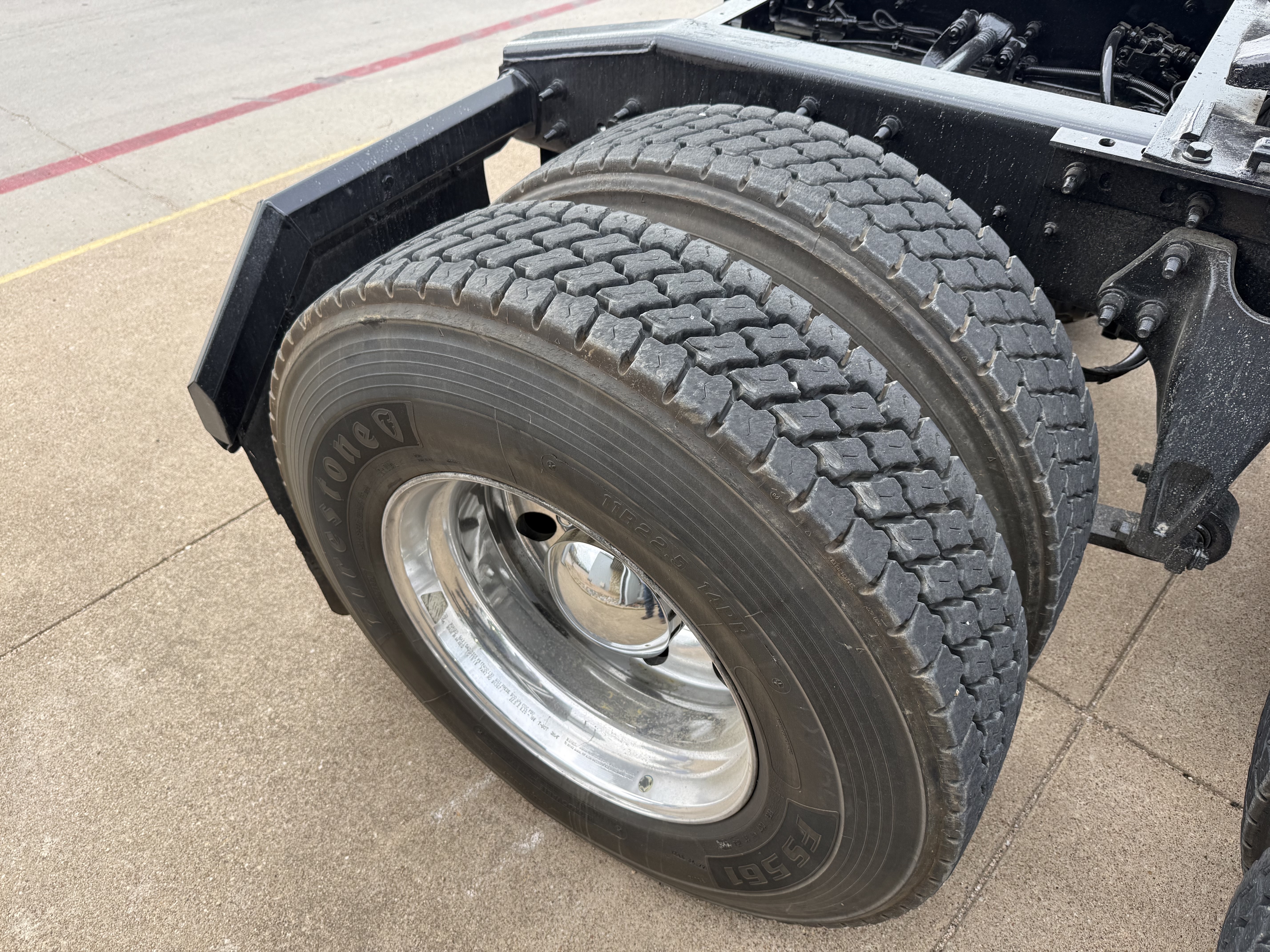 2019 International LT - image 16