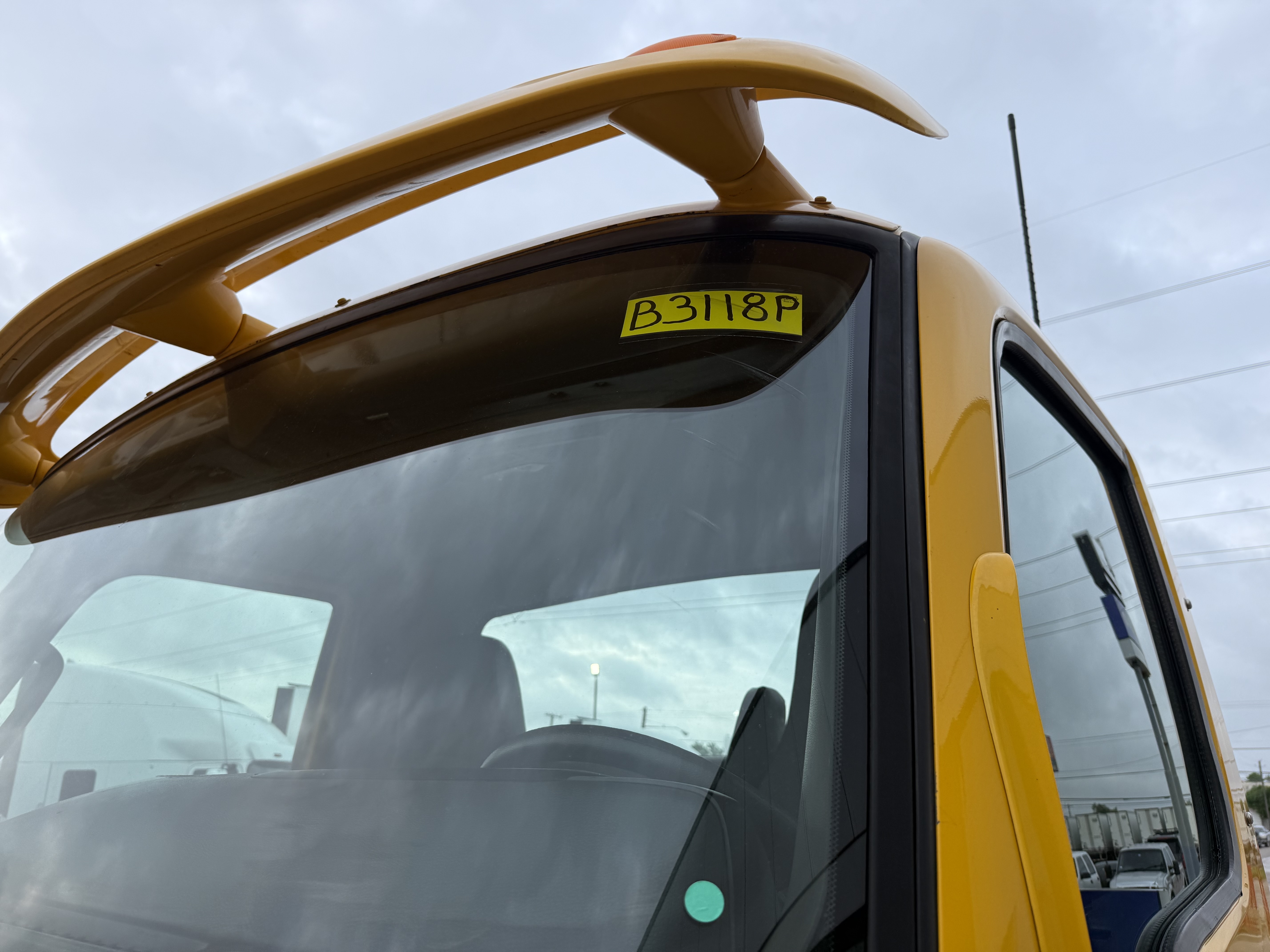 2019 International LT - image 26