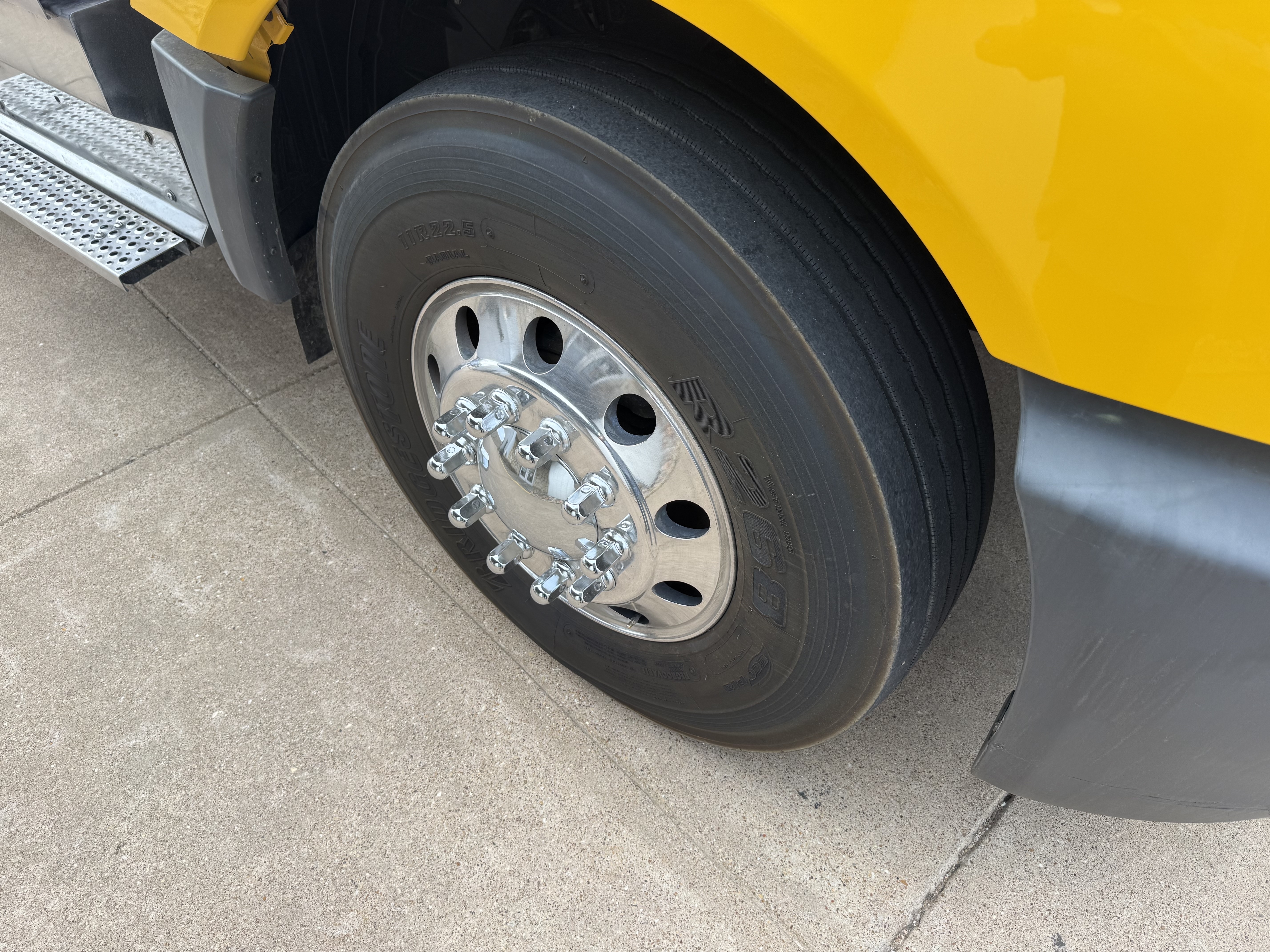 2019 International LT - image 14