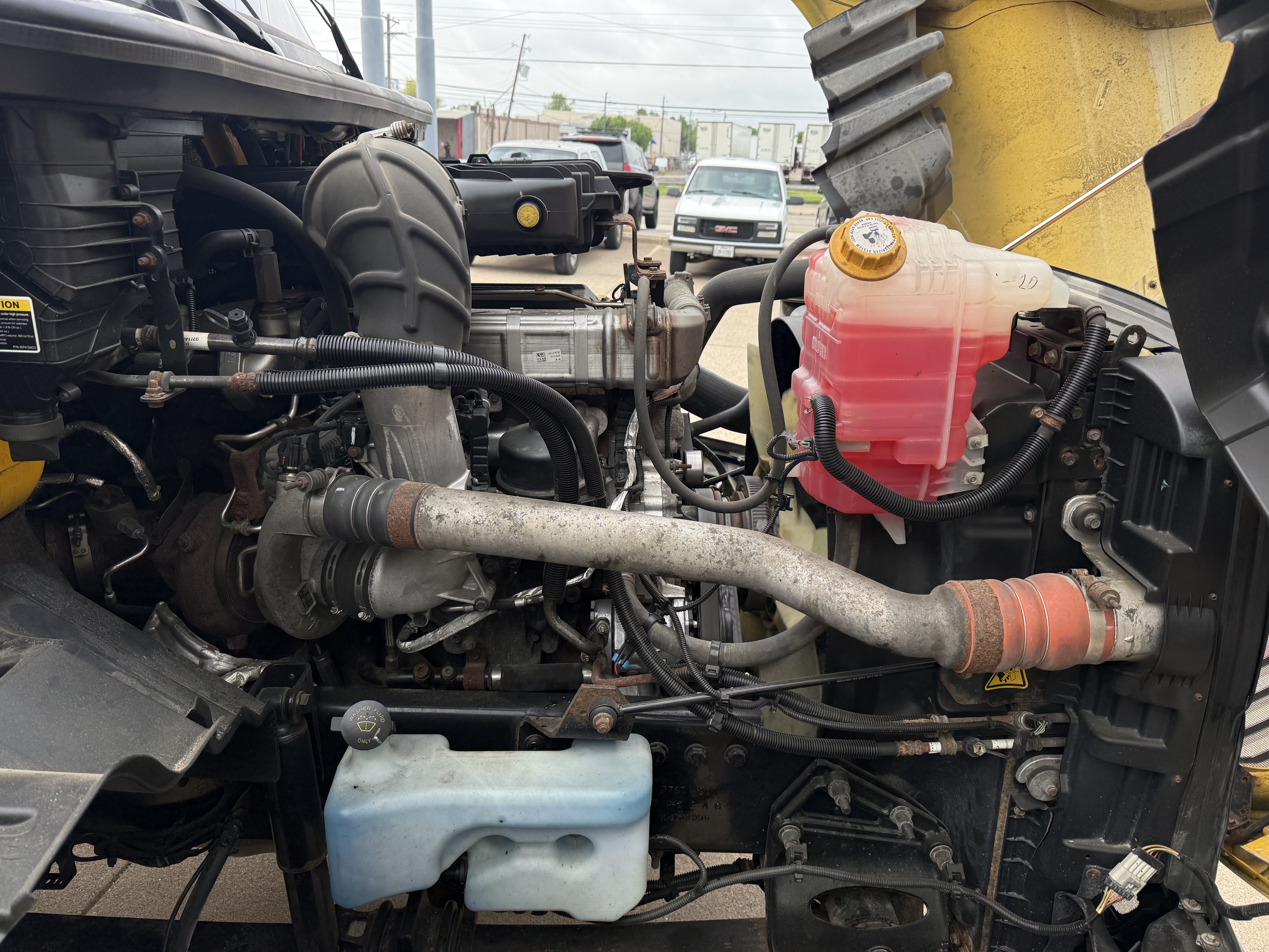 2019 International LT - image 24