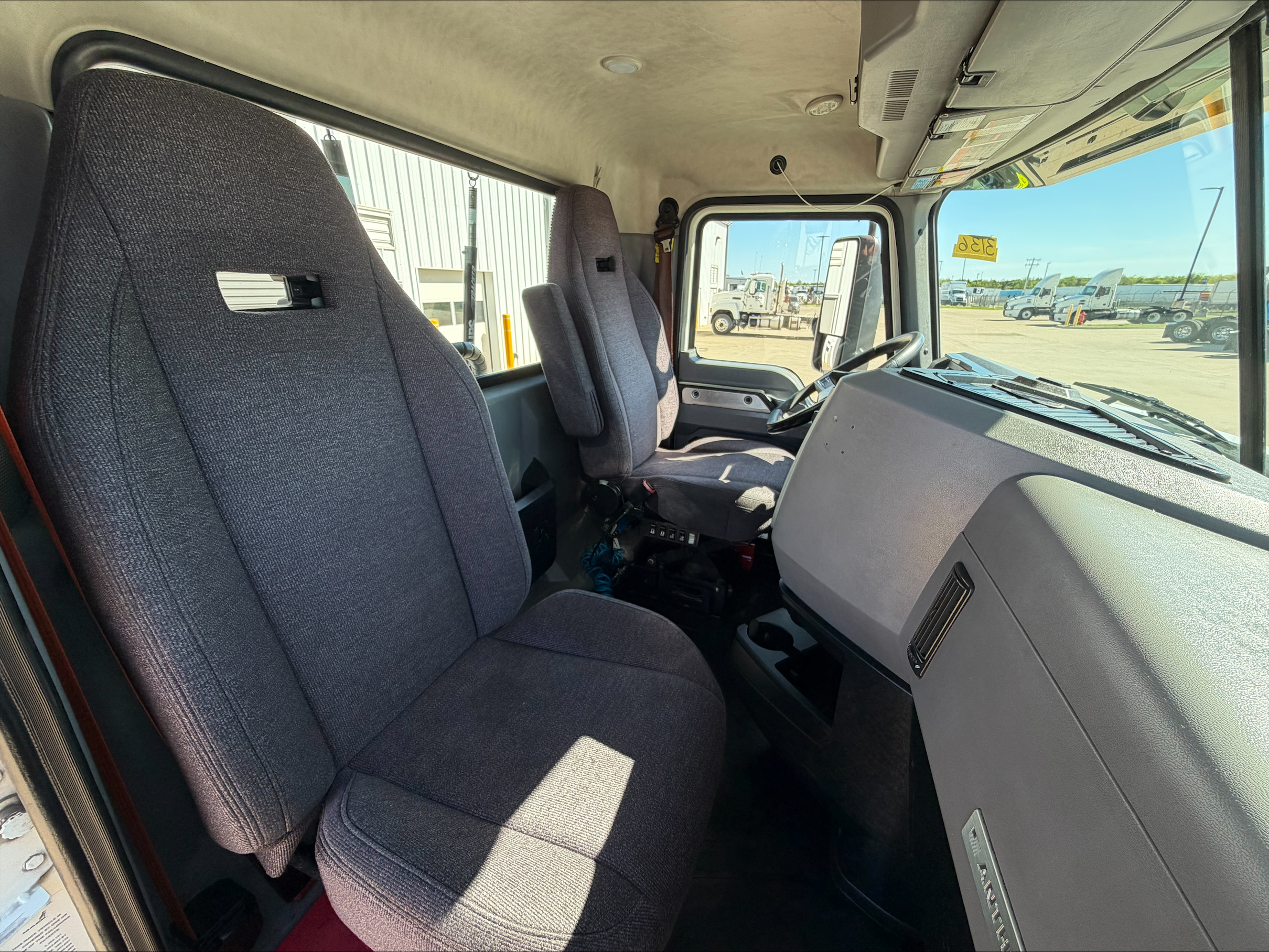 2020 Mack — photo 17