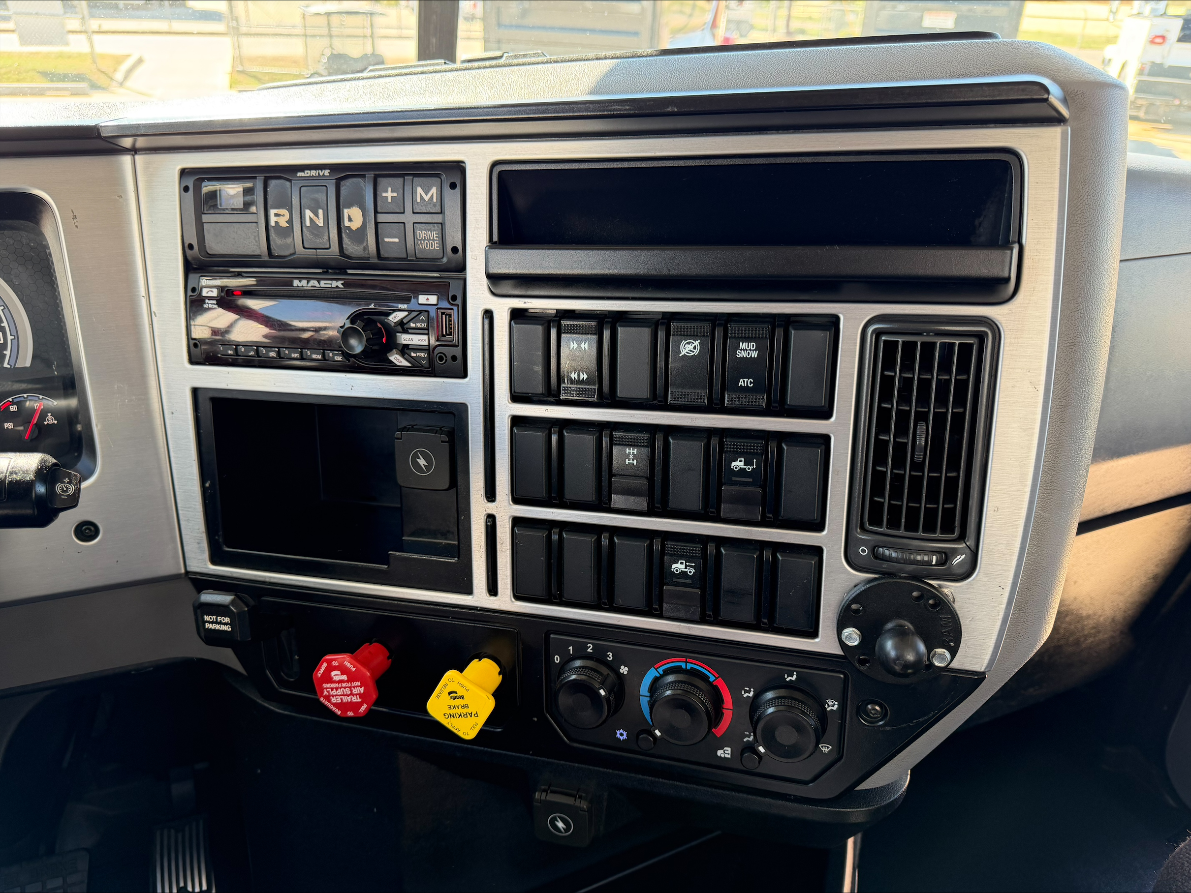 2020 Mack — photo 19