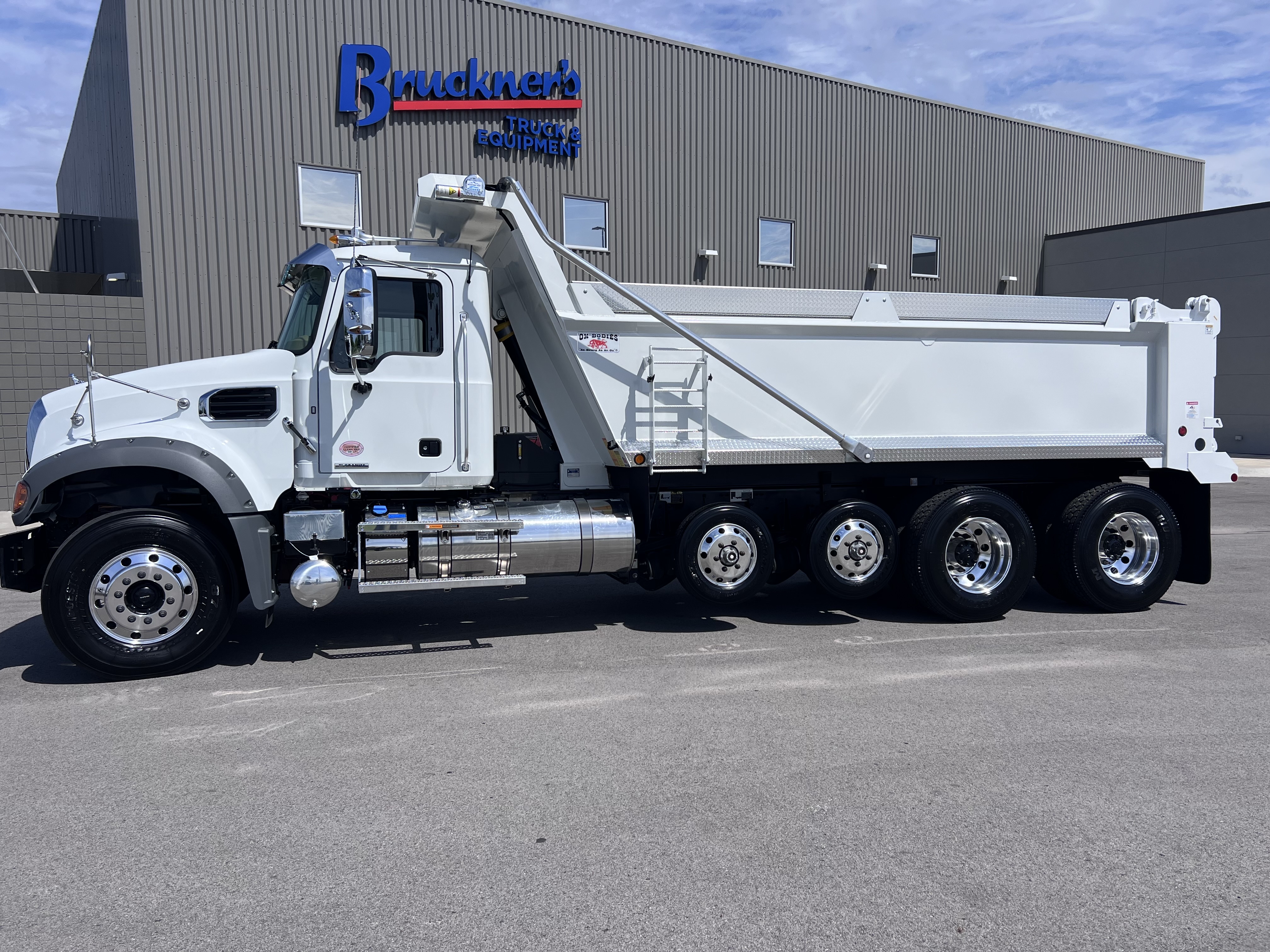 2027 Mack Granite in Tulsa, OK — photo 2