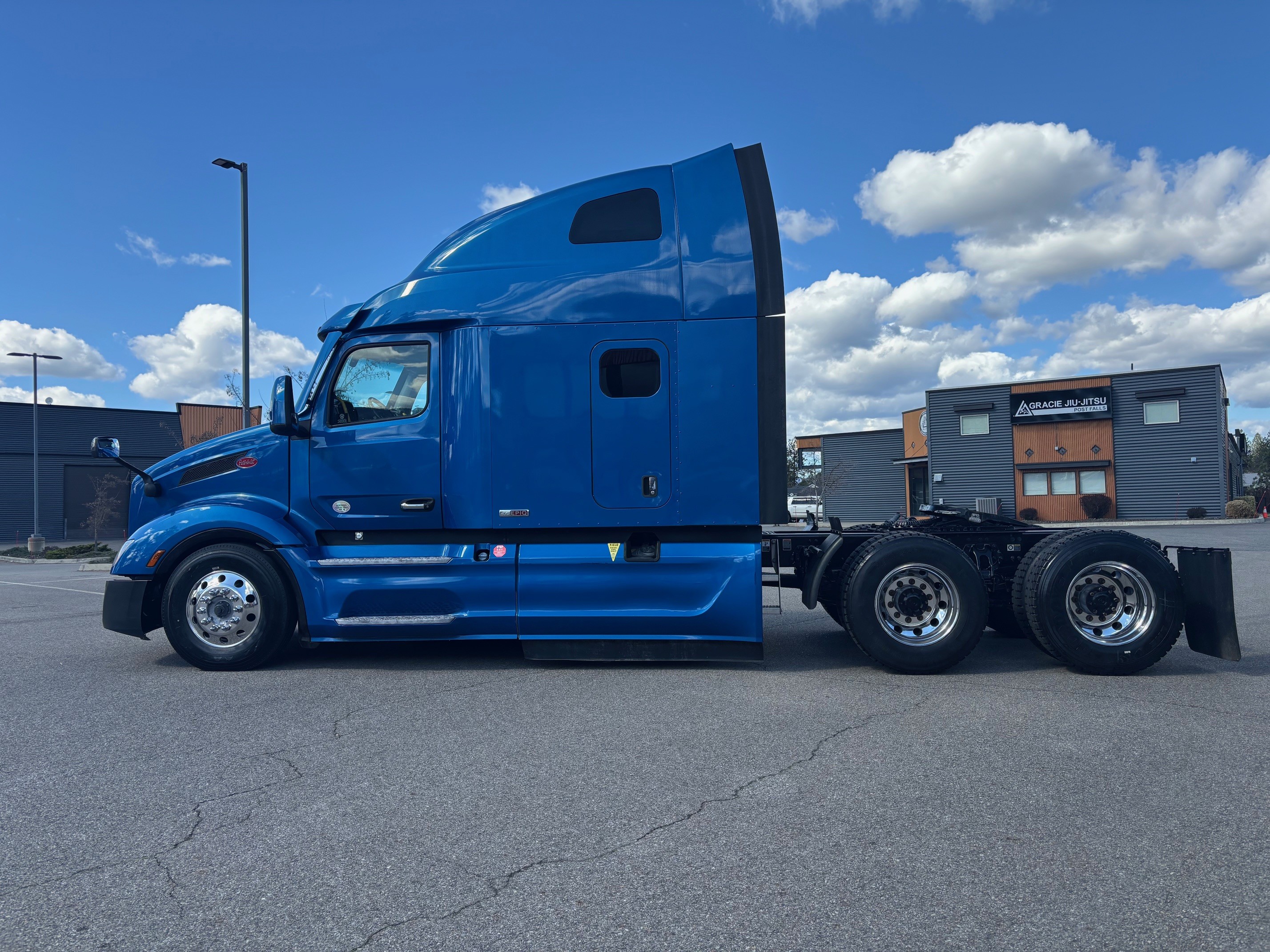 2022 Peterbilt 579 in Spokane, WA — photo 6