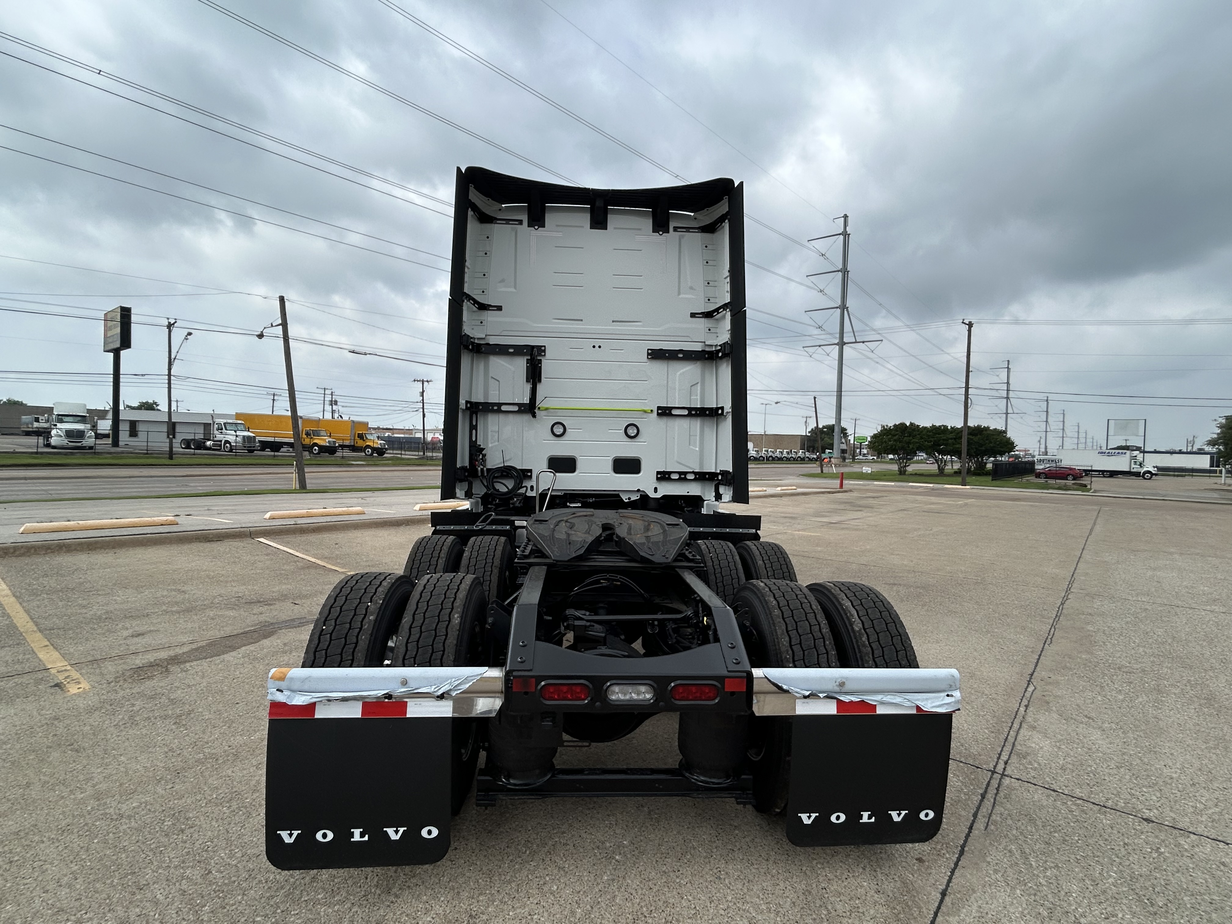 2027 Volvo VNL 860 in Dallas Irving Blvd, TX — photo 6