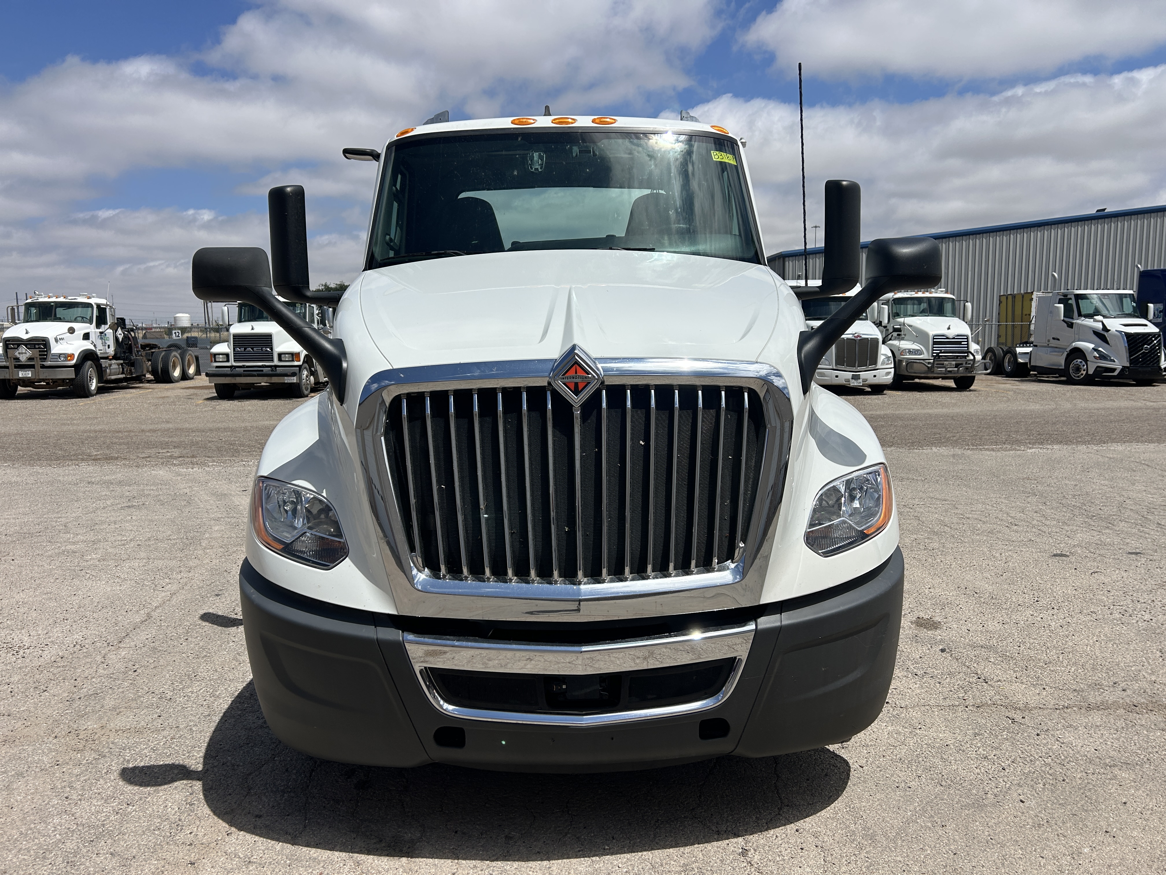 2021 International LT in Odessa, TX — photo 2