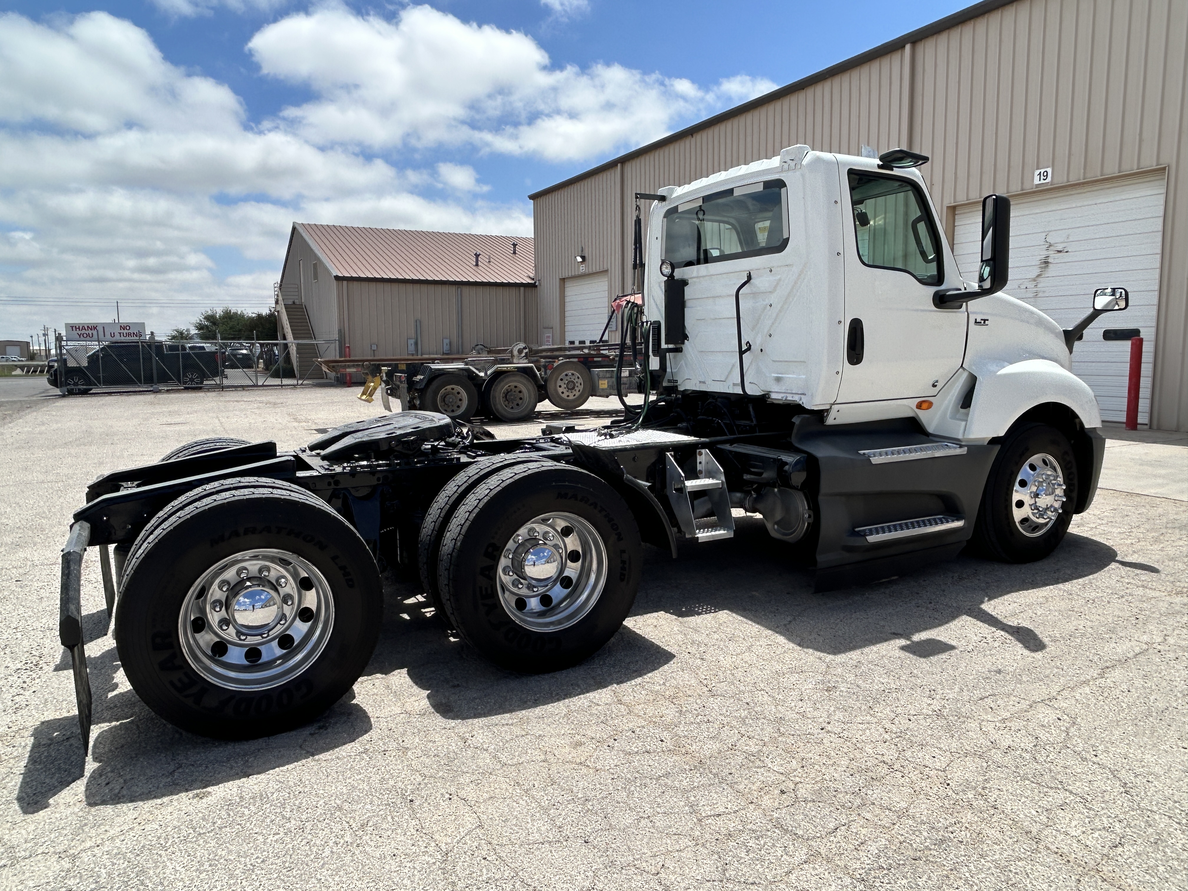 2021 International LT in Odessa, TX — photo 4