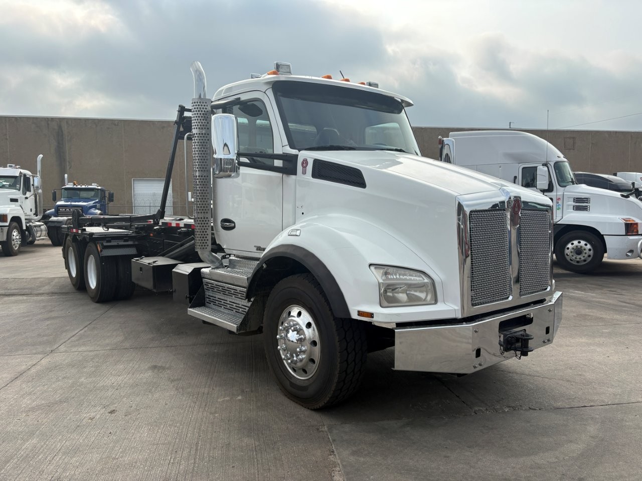 2018 Kenworth T880 in Dallas Irving Blvd, TX — photo 2