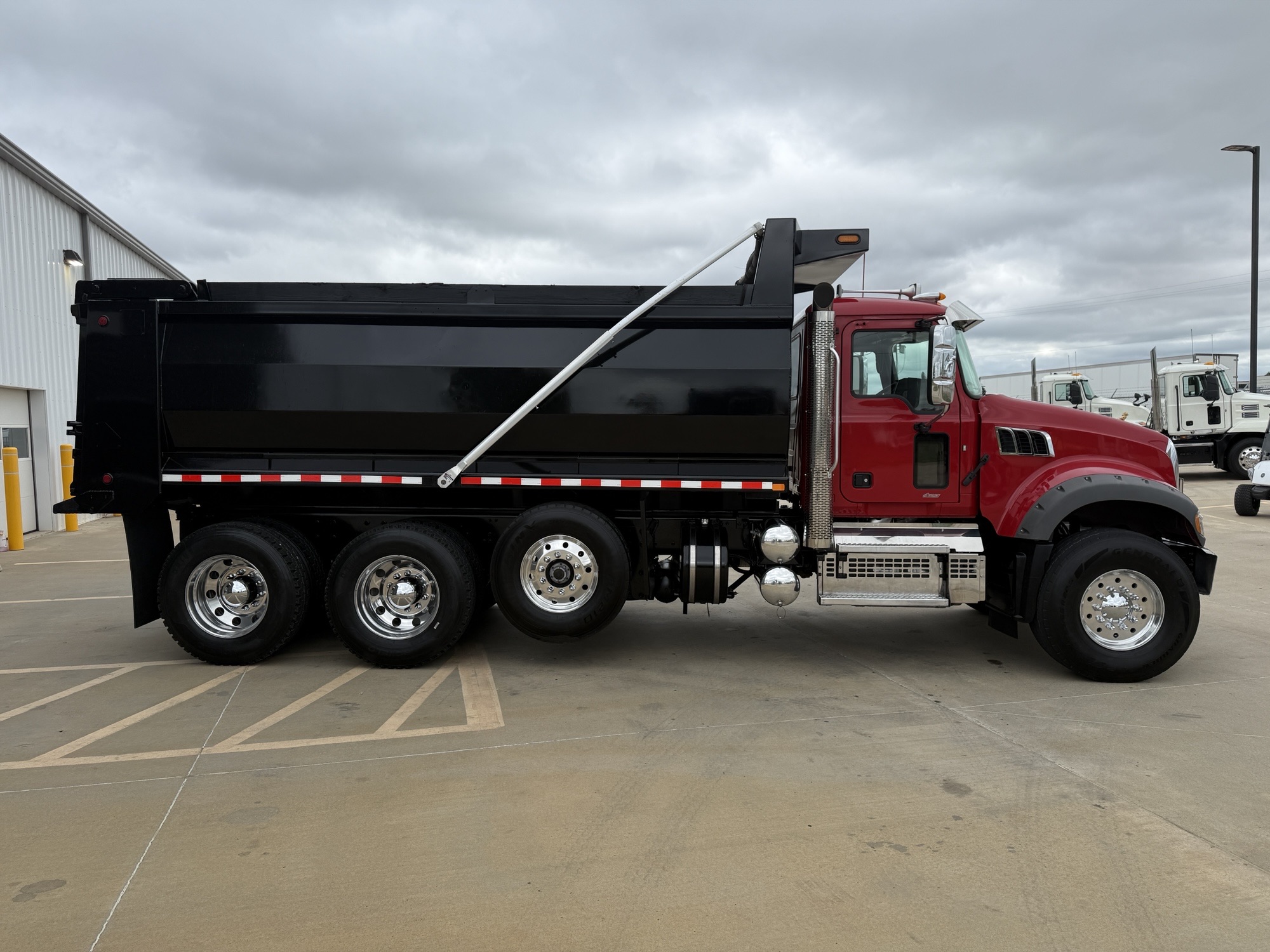 2020 Mack Granite in Oklahoma City, OK — photo 4