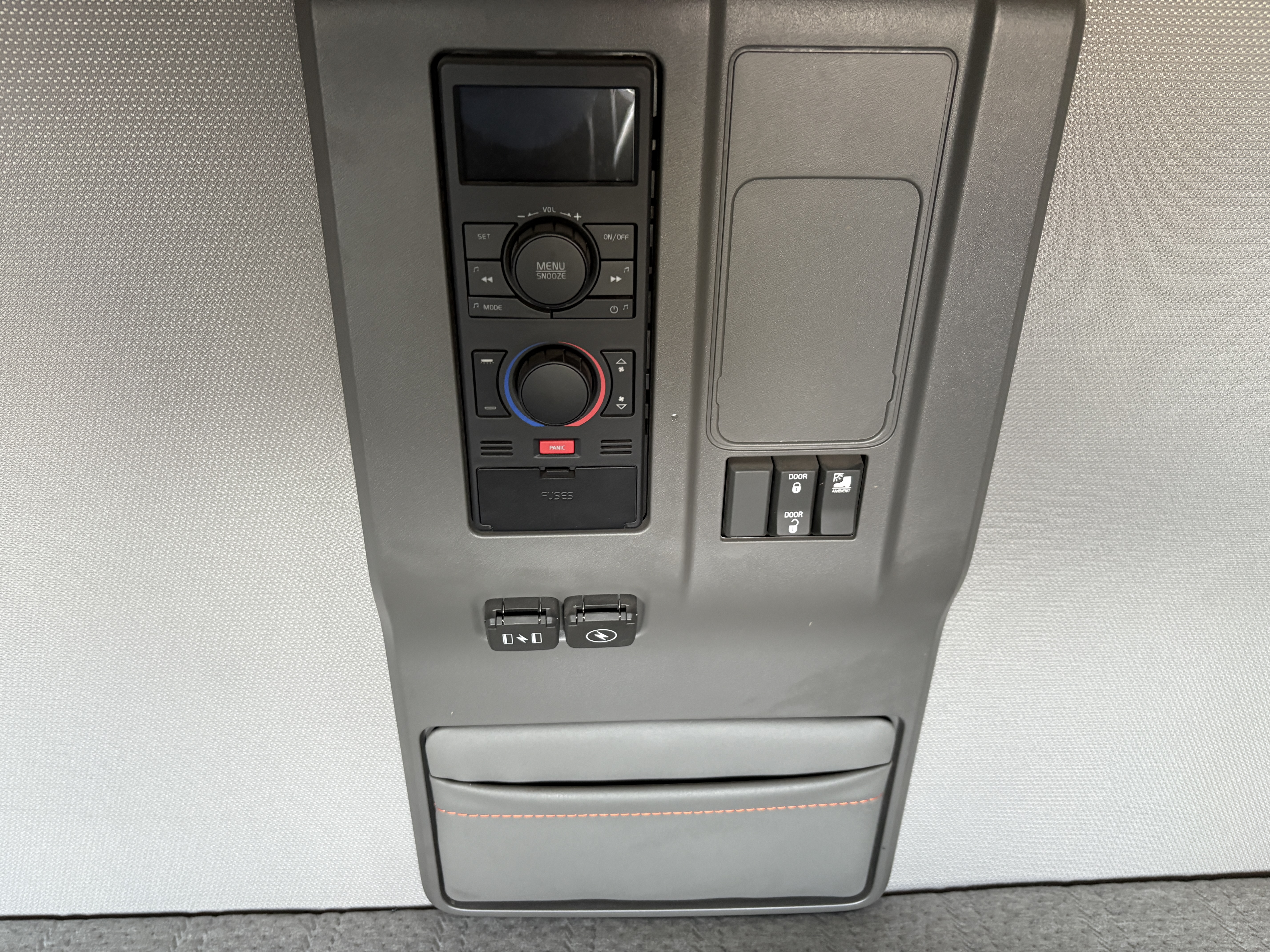 2022 Volvo - image 24