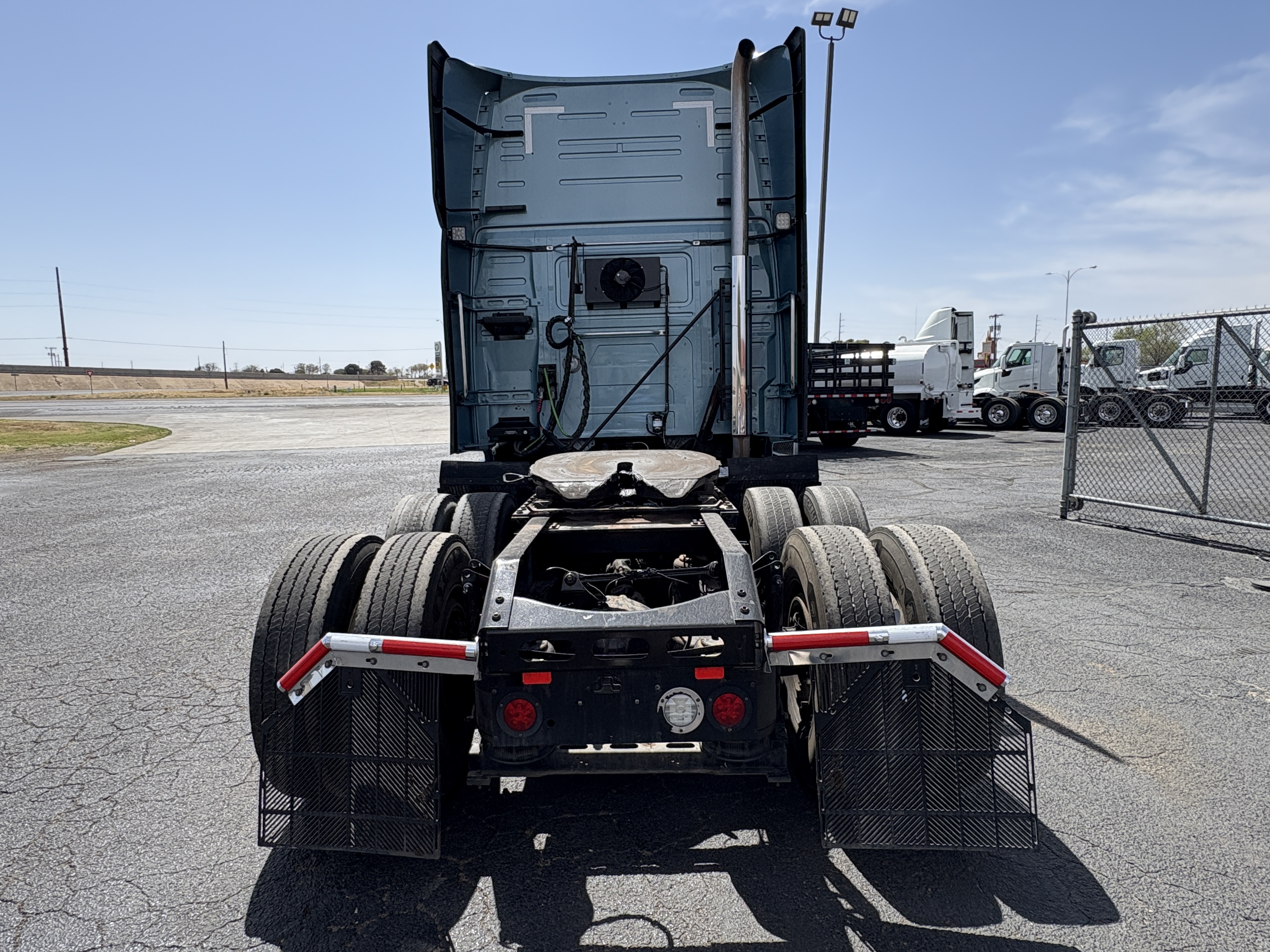 2022 Volvo - image 6