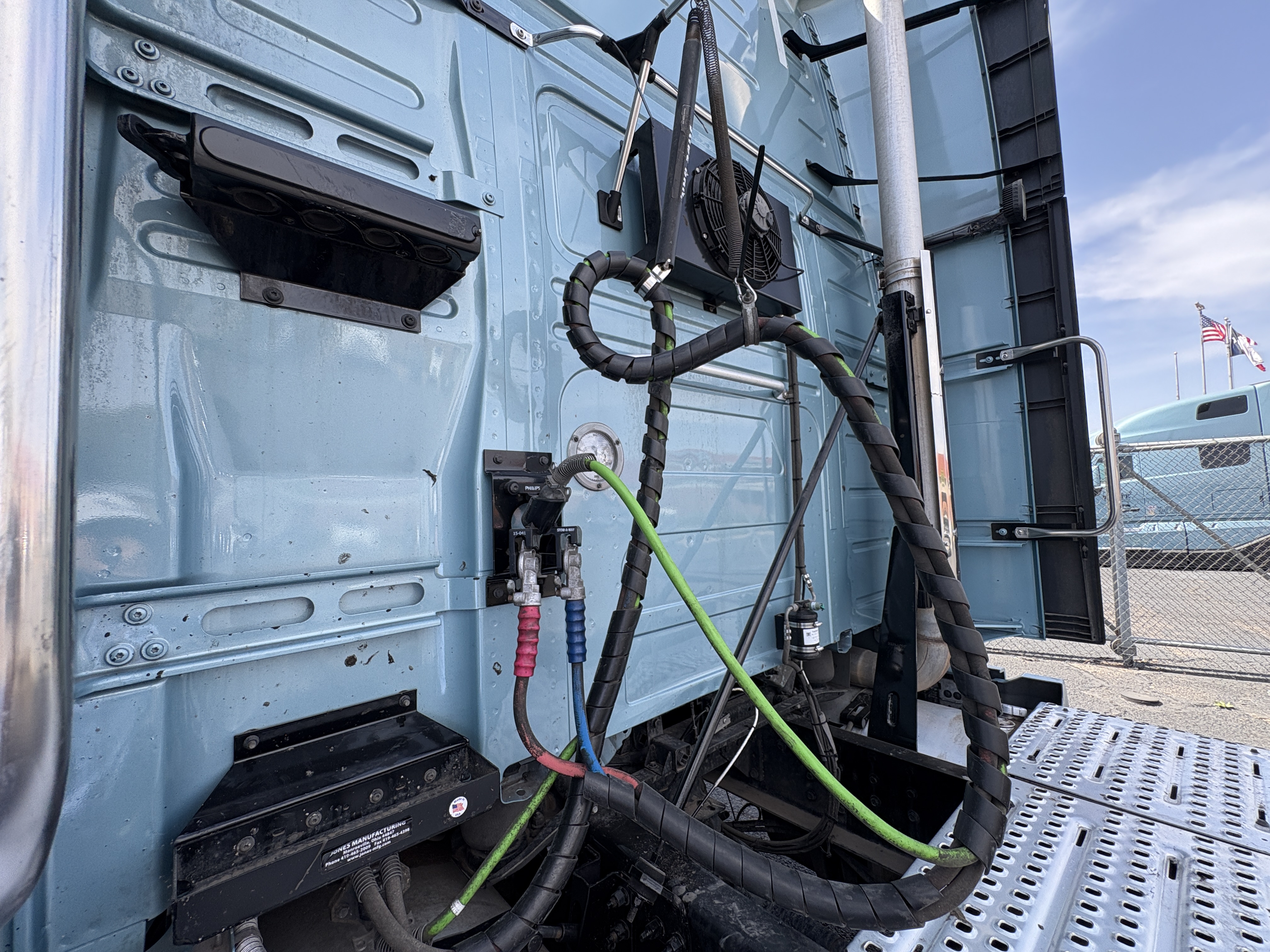 2022 Volvo - image 9