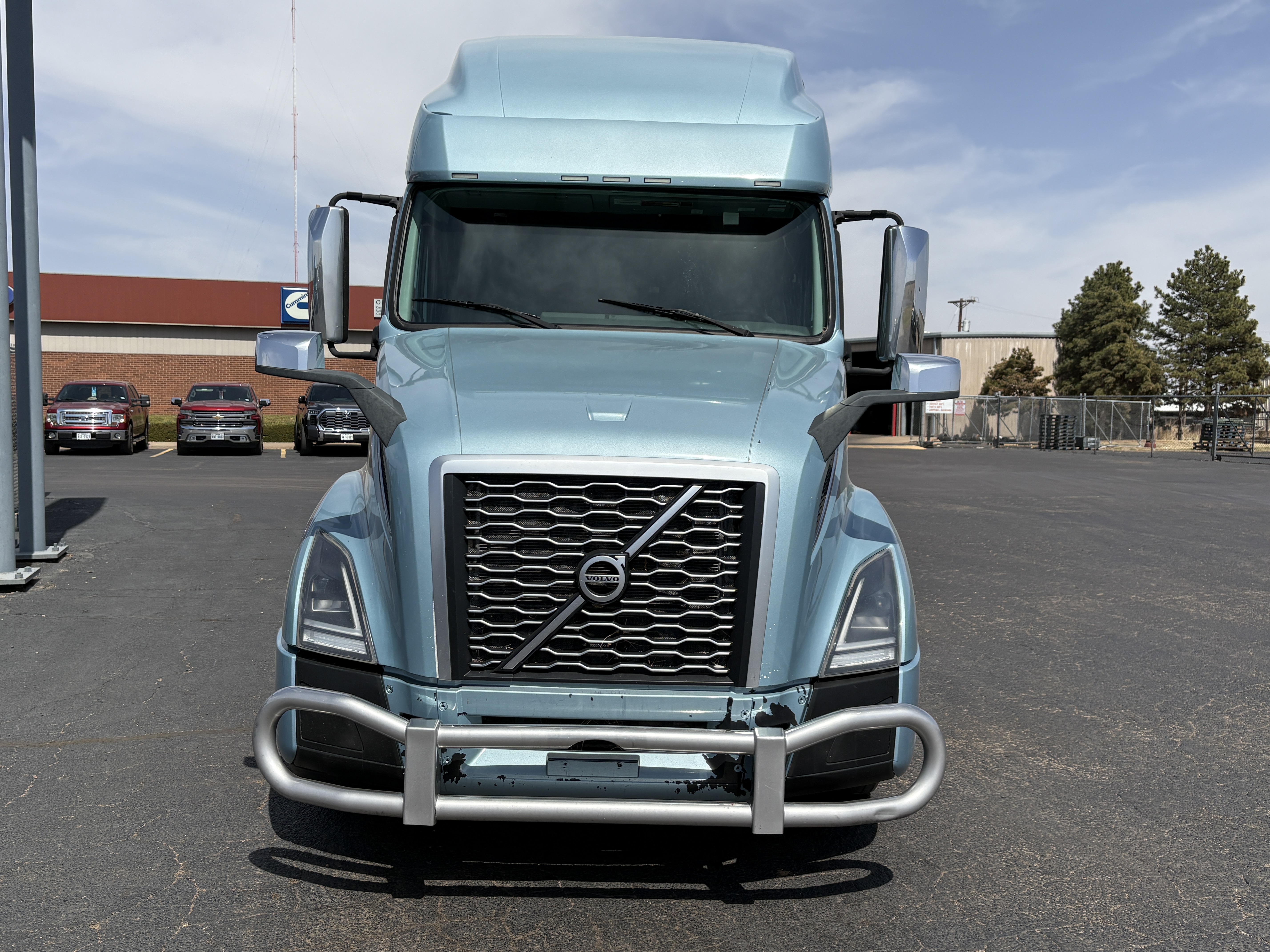 2022 Volvo - image 2