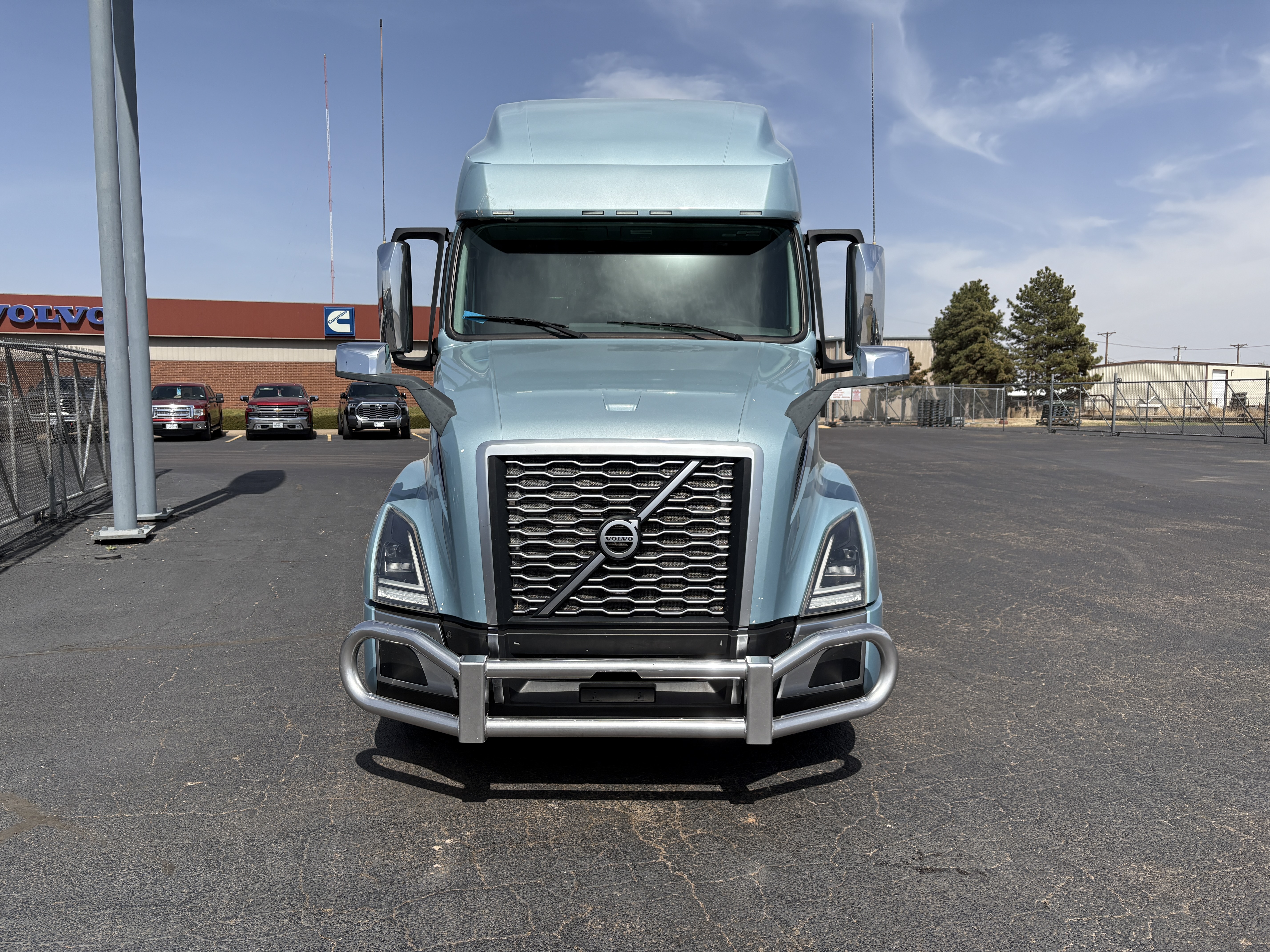 2022 Volvo - image 2