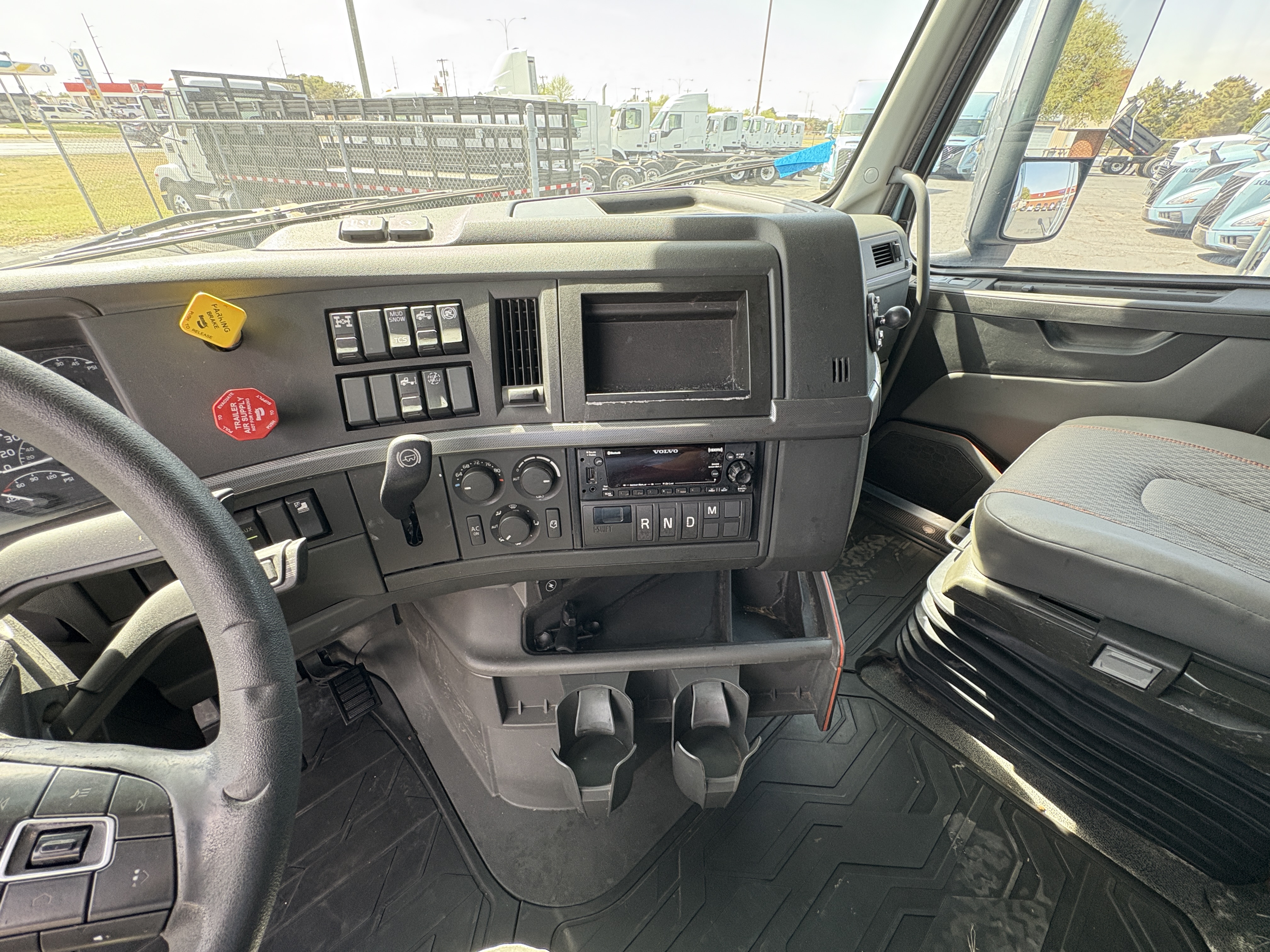 2022 Volvo - image 15