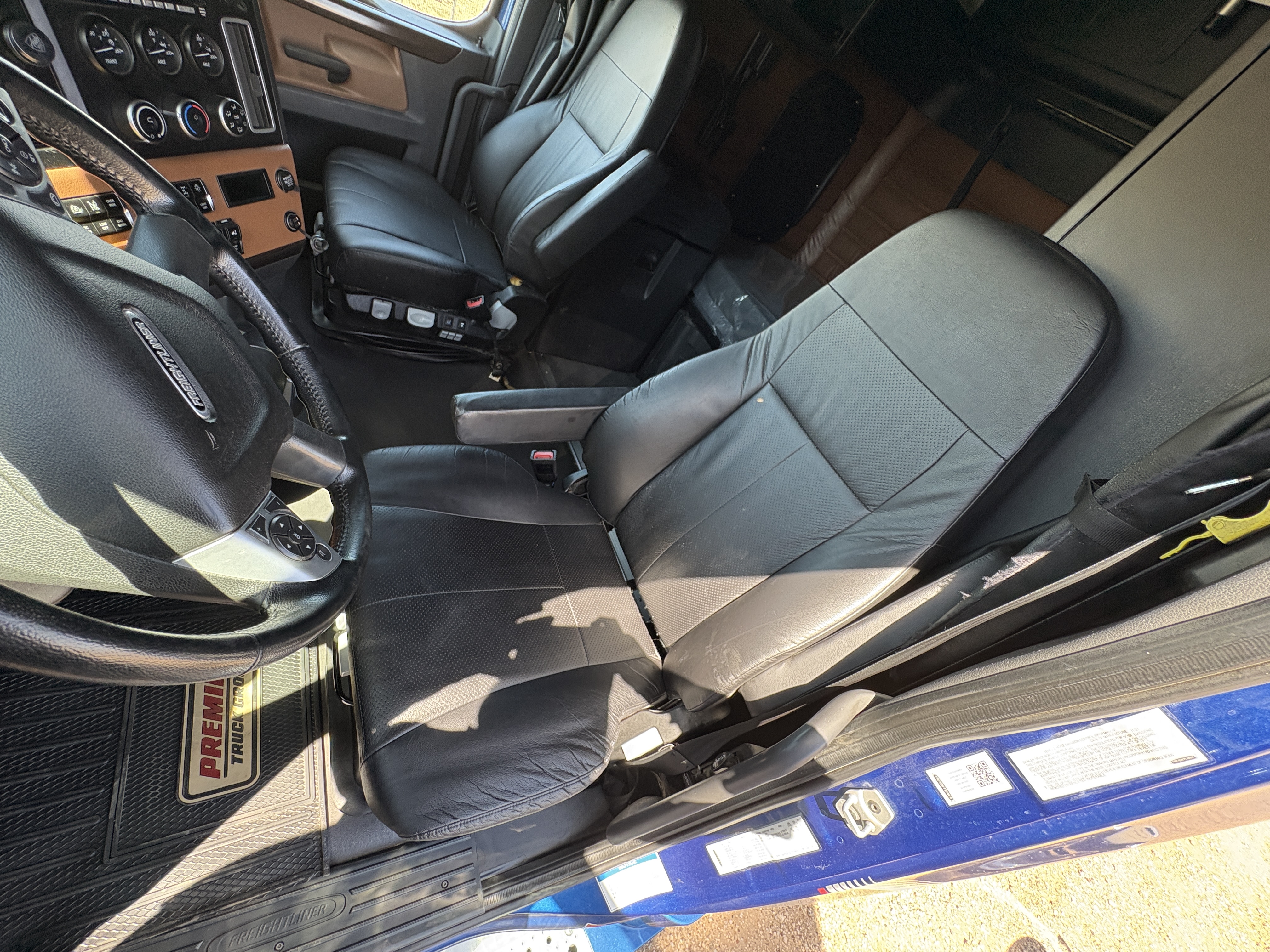 2022 Freightliner Cascadia - image 14