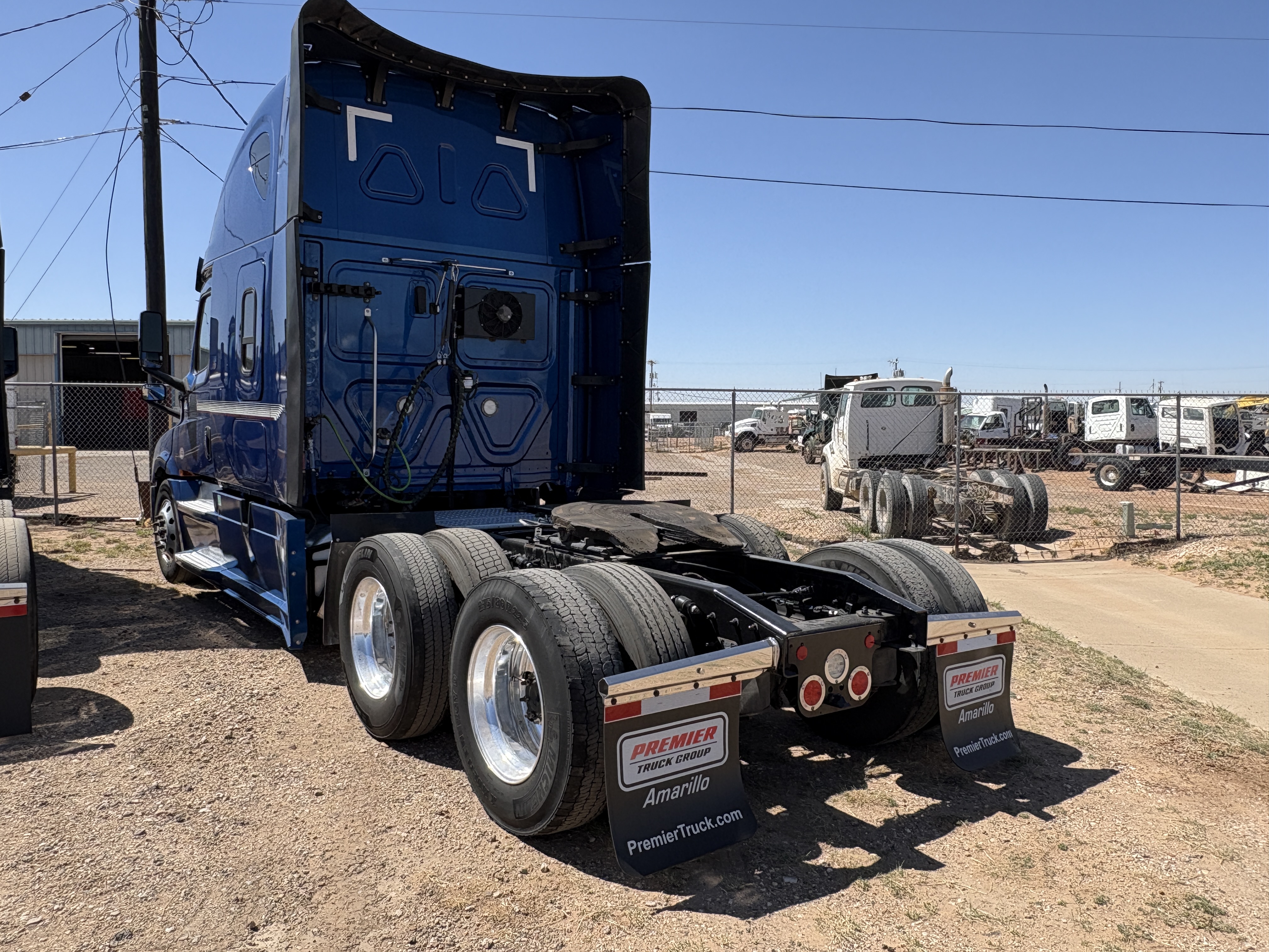 2022 Freightliner Cascadia - image 8