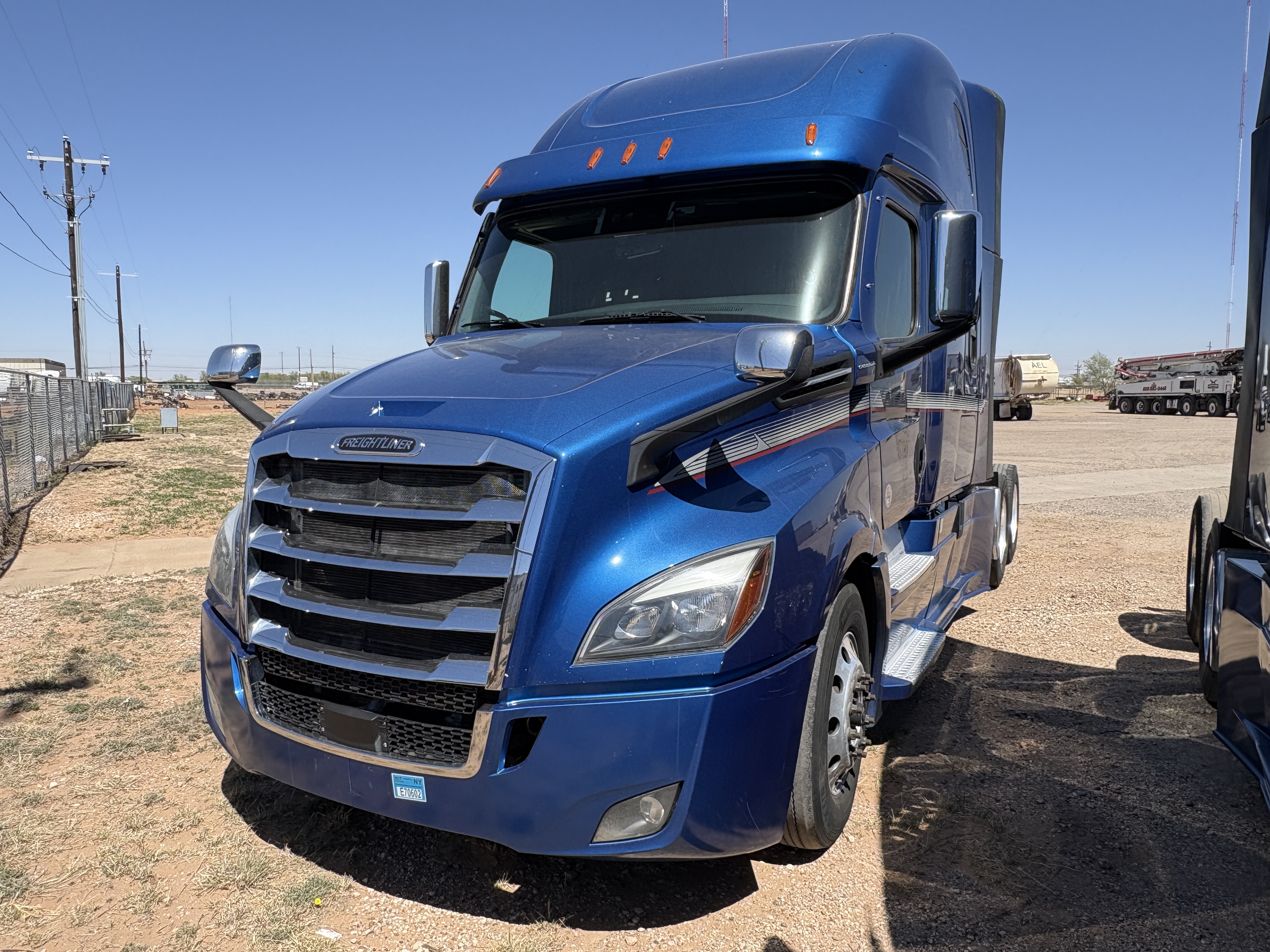 2022 Freightliner Cascadia - image 1