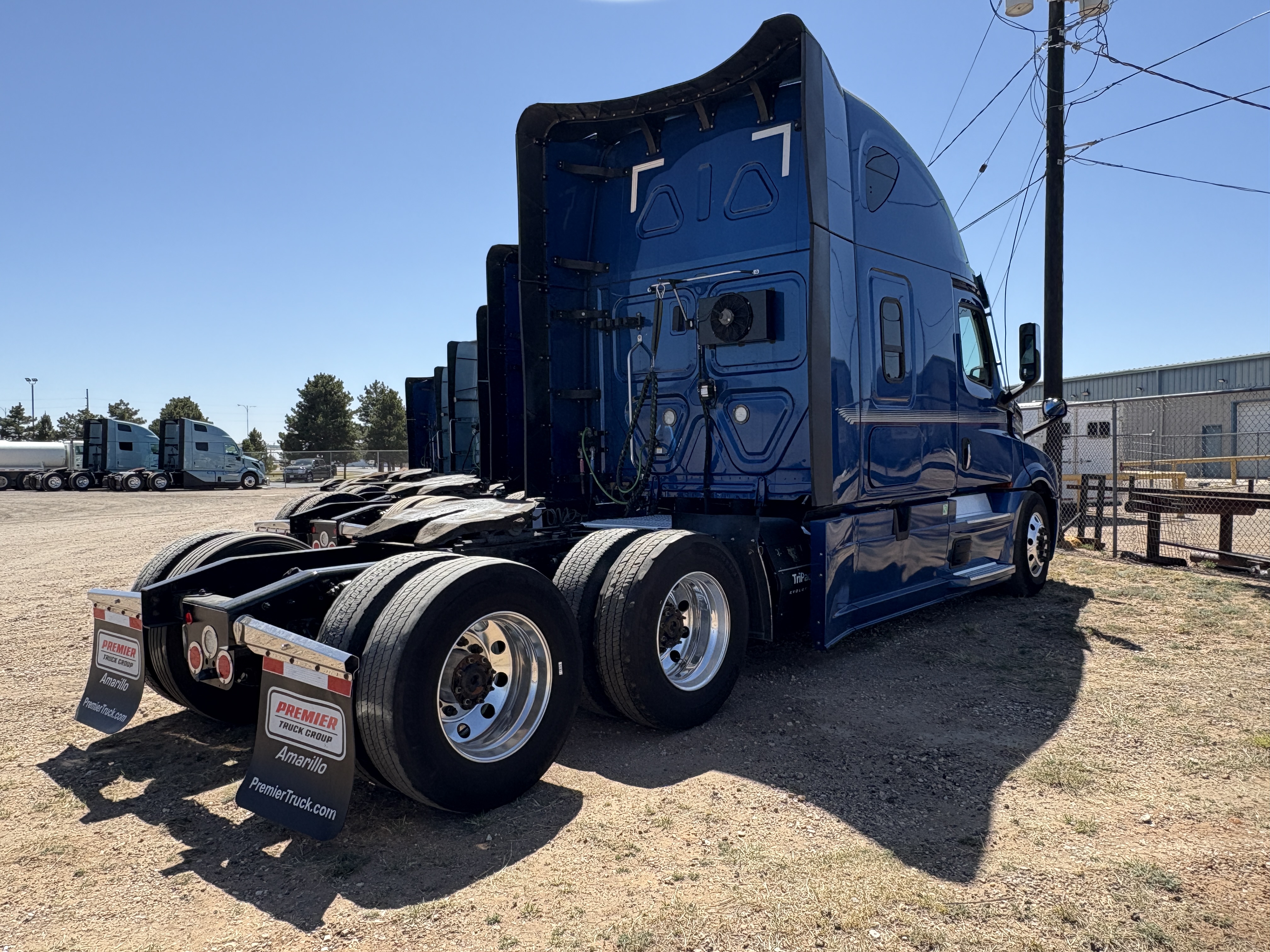 2022 Freightliner Cascadia - image 5